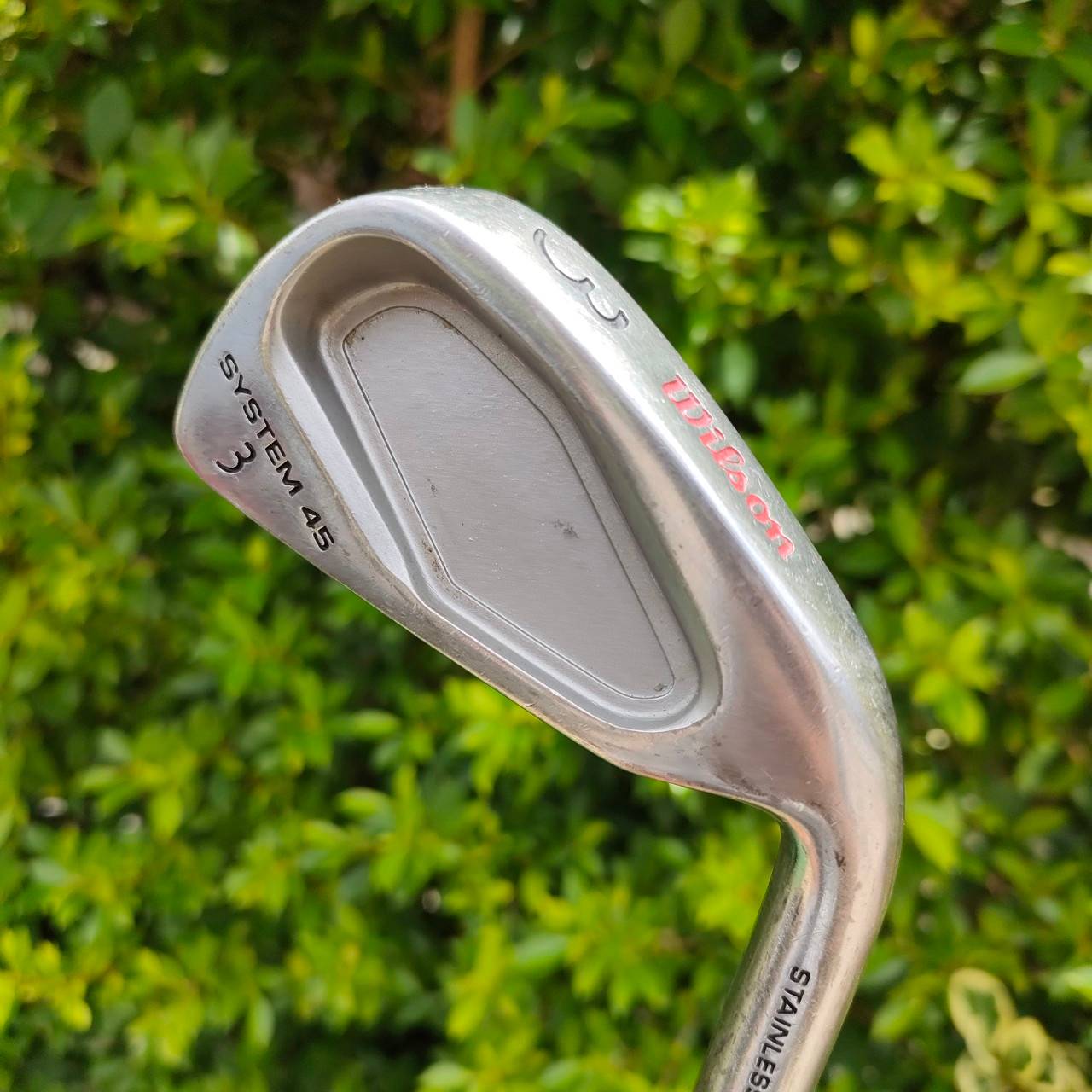 ชุดเหล็ก WILSON SYSTEM 45 มีเหล็ก 3-9 เเละ PW SW ก้าน ULTRA FLEX R ตีง่ายมาก เหล็ก CAVITY ที่วางน้ำหนักไว้ดีมาก ก้านเบาตีสบาย สวยเดิม มาตรฐานมาก!! ไม้กอล์ฟมือสอง ของแท้ BY NakaraLuxurious