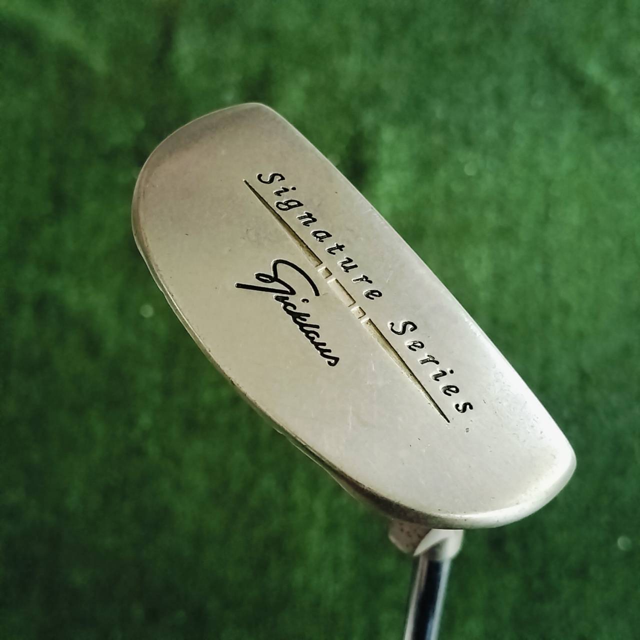 Nicklaus Signature Series Putter ความยาว 35.75 นิ้ว!!! หน้าสัมผัสพิเศษ ตราสัญลักษณ์ GOLDREN BEAR สุดเท่และยังช่วยให้เกาะไลน์อย่างมาก ไม้กอล์ฟพรีเมี่ยมมือสอง ของแท้ By NakaraLuxurious