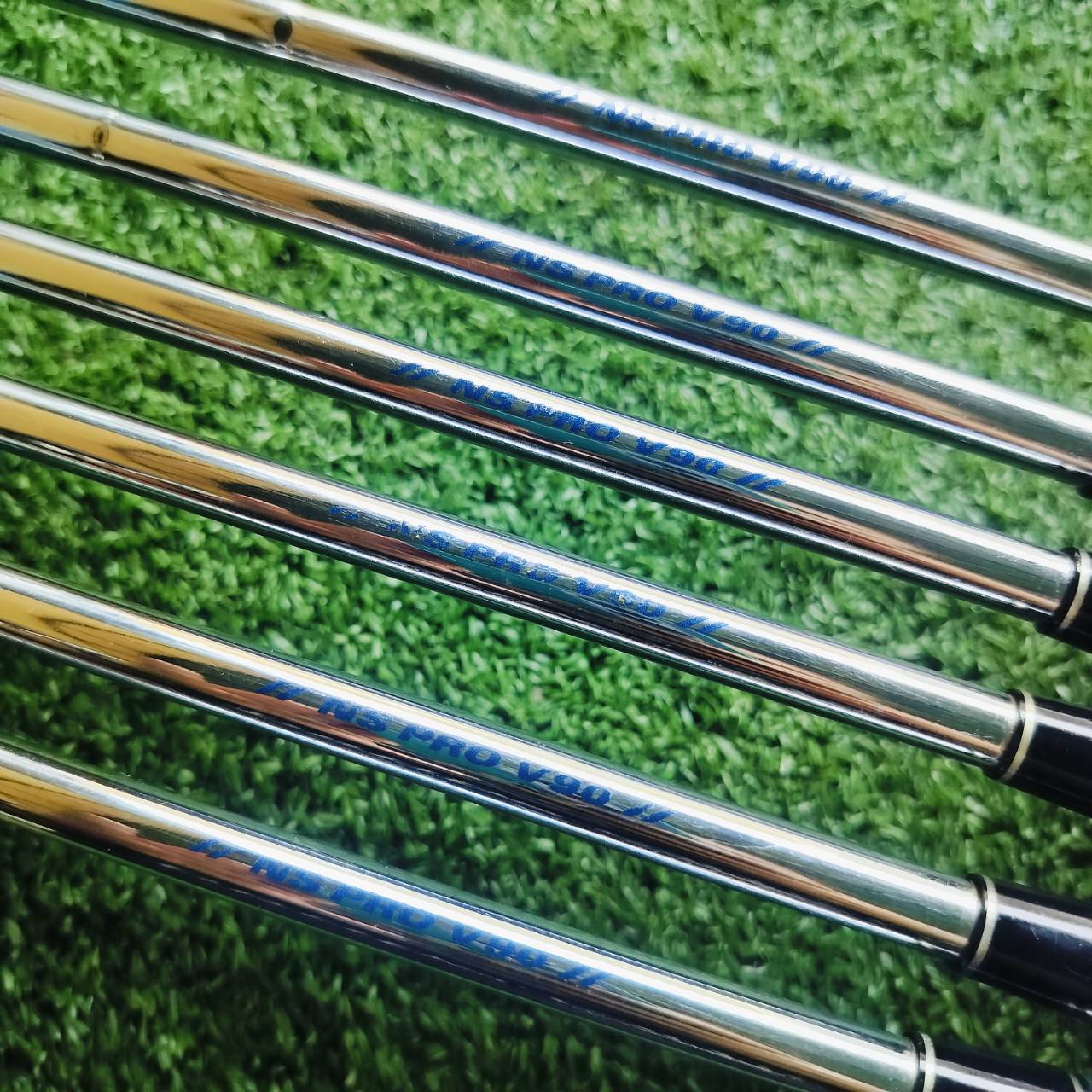 ชุดเหล็ก TOURSTAGE VIQ วัสดุ PREMIUM FORGED สวยจัด ตีนุ่มแบบจัดๆ และตีง่าย พรีเมี่ยมจริง มี CAVITY ช่วยให้ตีง่ายขึ้น และ ตีตรงอย่างมากเลยค่ะ แน่นๆ สปินดีด้วย ก้าน NS PRO V90 FLEX R เบา 90 กรัม ไม้กอล์ฟพรีเมี่ยมมือสอง ของแท้ By NakaraLuxurious