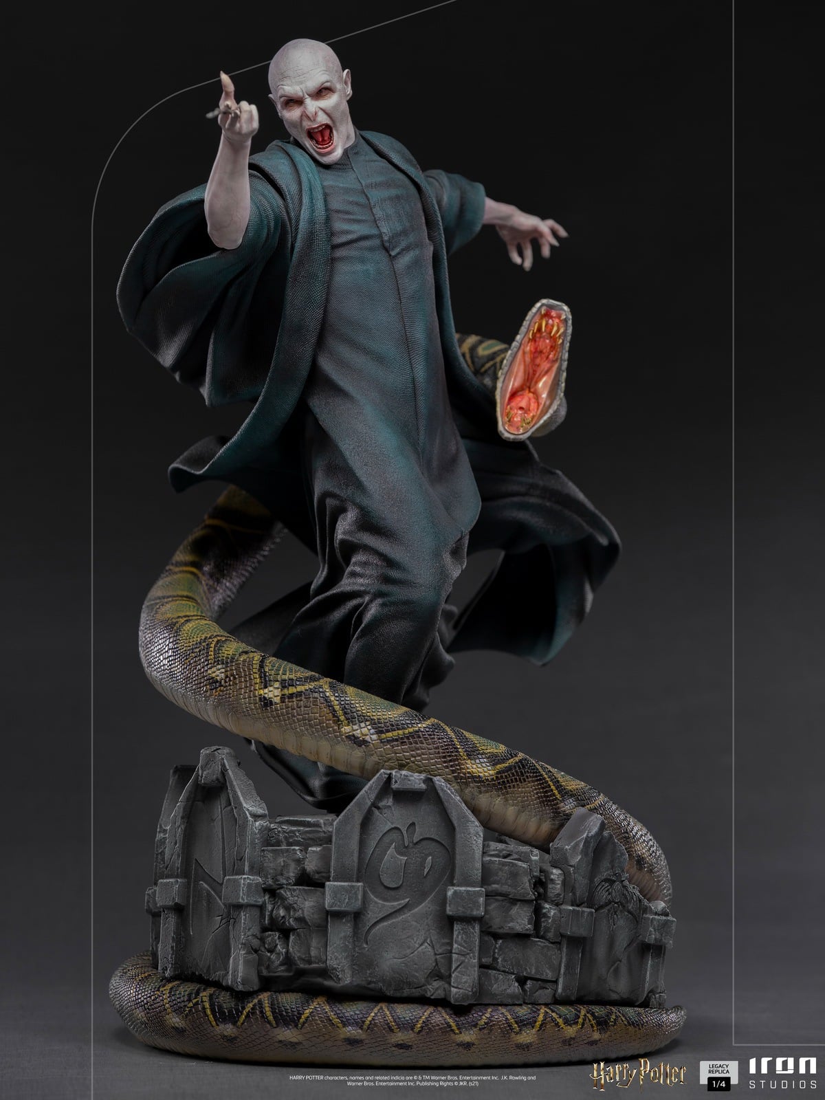 [สั่งจอง]Iron Studios WBHPM44021-14 1/4 Legacy Replica: Harry Potter - Voldemort and Nagini