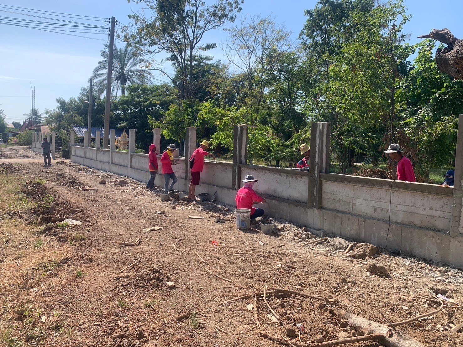 สร้างกำแพงวัดดงกะเชา จ.สุพรรณบุรี