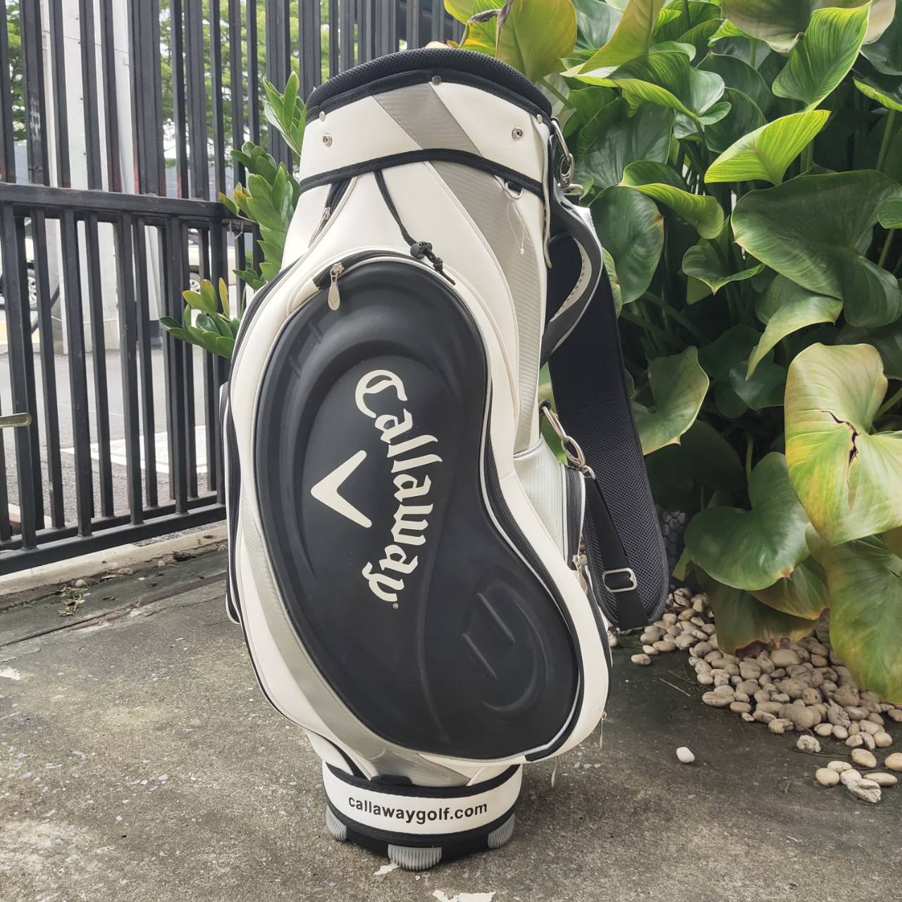 ถุงกอล์ฟ Callaway มือสอง – แบบ 14 ช่องแยกไม้ ฟังก์ชันครบ ตอบโจทย์นักกอล์ฟที่ชอบความเป็นระเบียบ!