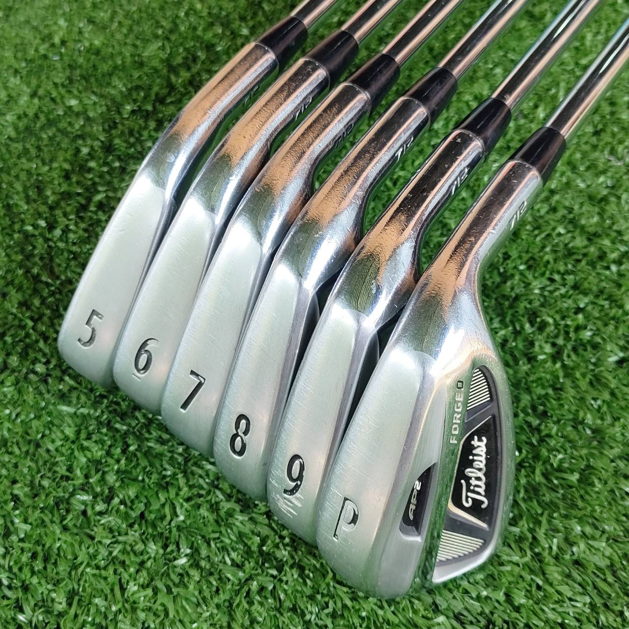 ชุดเหล็ก Titleist AP2 712 ชุดเหล็กประสิทธิภาพสมบูรณ์แบบ เหล็ก FORGED พรีเมี่ยม DUAL CAVITY ตีทั้งนุ่ม ง่าย และได้ระยะที่แม่นยำ ครบเครื่อง ตกหยุดบนกรีน เสียงกระทบลูกเพราะมาก ไม้กอล์ฟพรีเมี่ยมมือสอง ของแท้ By NakaraLuxurious