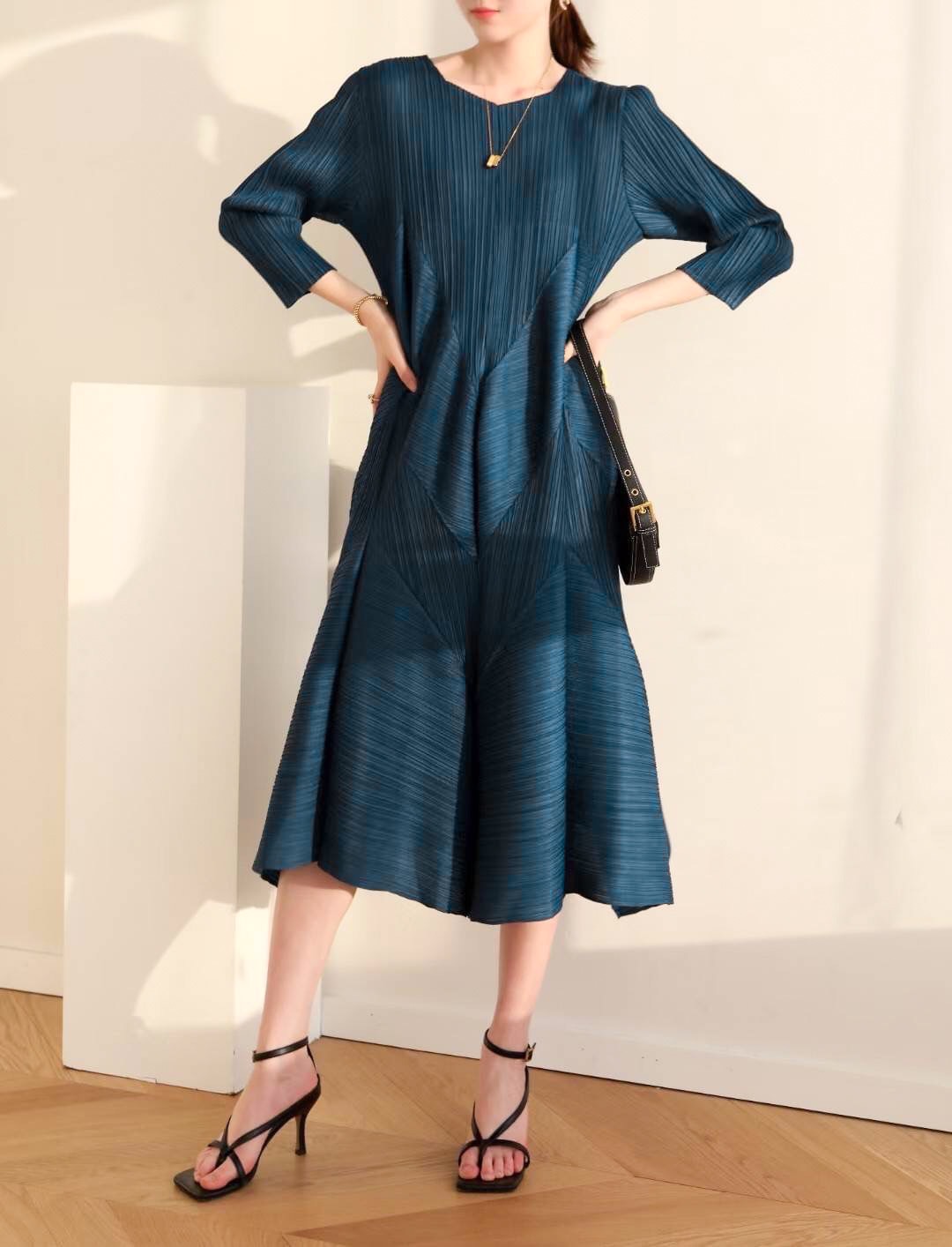 2MUAY รุ่น GJO7157 HALF SLEEVE VOLUME PLEATED DRESS เดรสผู้หญิง เดรสพลีทคุณภาพ 12สี FREE SIZE