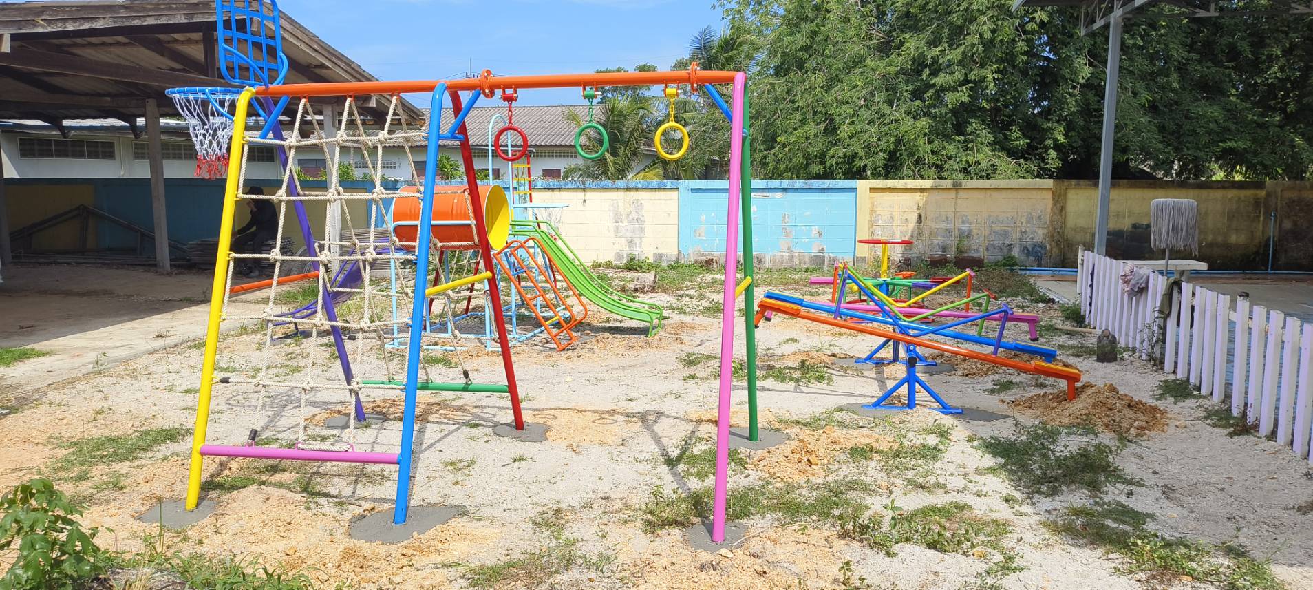 เครื่องเล่นสนามชุดรวมD ประกอบด้วยสไลเดอร์ปีนป่ายแป้นบาสและถังลอด, เครื่องเล่นสนามกลางแจ้ง , เครื่องเล่นสนามเหล็ก, ของเล่น, OutdoorPlayground,สนามเด็กเล่น,เครื่องเล่นงบสพฐ.ประชารัฐ ราคาโรงงาน