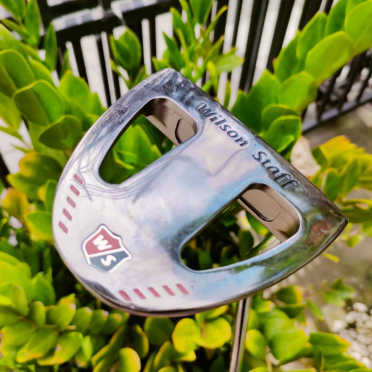 PUTTER WILSON STAFF 8875 ความยาว 34 นิ้ว เป็นตัวพรีเมี่ยม หน้าสัมผัสสุดพิเศษ ทั้งนุ่มและมี ลวดลายเพื่อให้ลูกกลิ้งได้ดี หมุนเกาะไลน์อย่างมาก ไม้กอล์ฟพรีเมี่ยมมือสอง ของแท้ By NakaraLuxurious