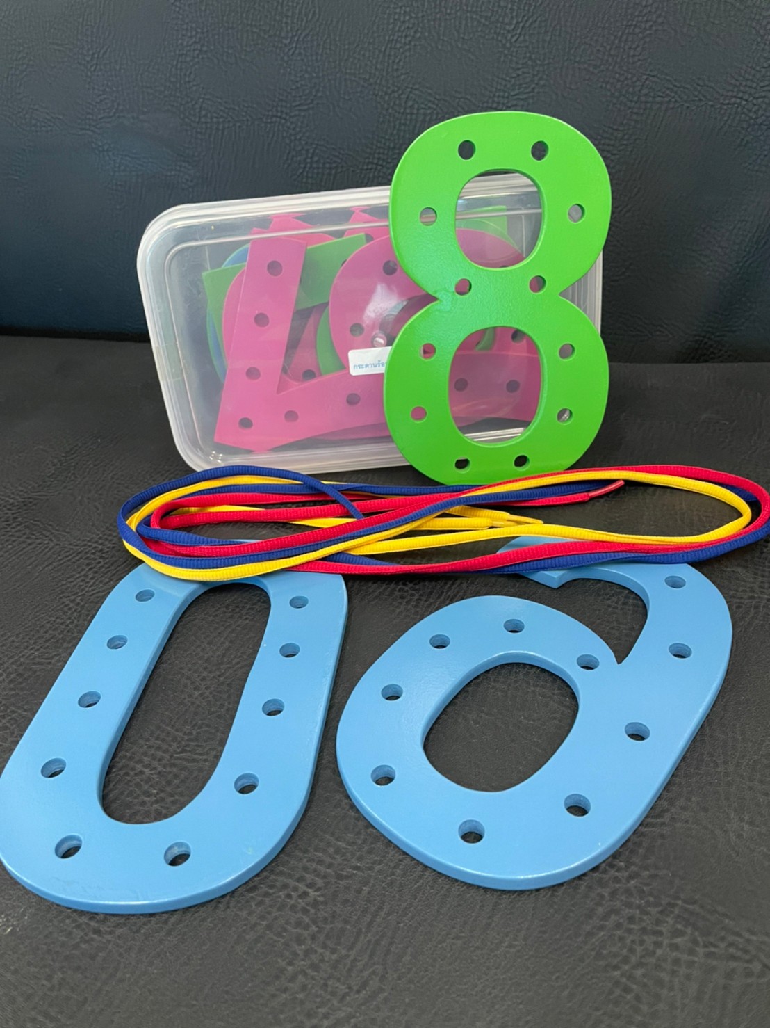 แผ่นตัวเลขร้อยเชือก กระดานตัวเลข 0-9 , ของเล่นเสริมพัฒนาการ, ของเล่นเด็กอนุบาล, สื่อการสอนเด็กอนุบาล วัสดุและสี ปลอดภัยต่อเด็ก มีมาตรฐาน มอก. ตามที่ สพฐ. กำหนด