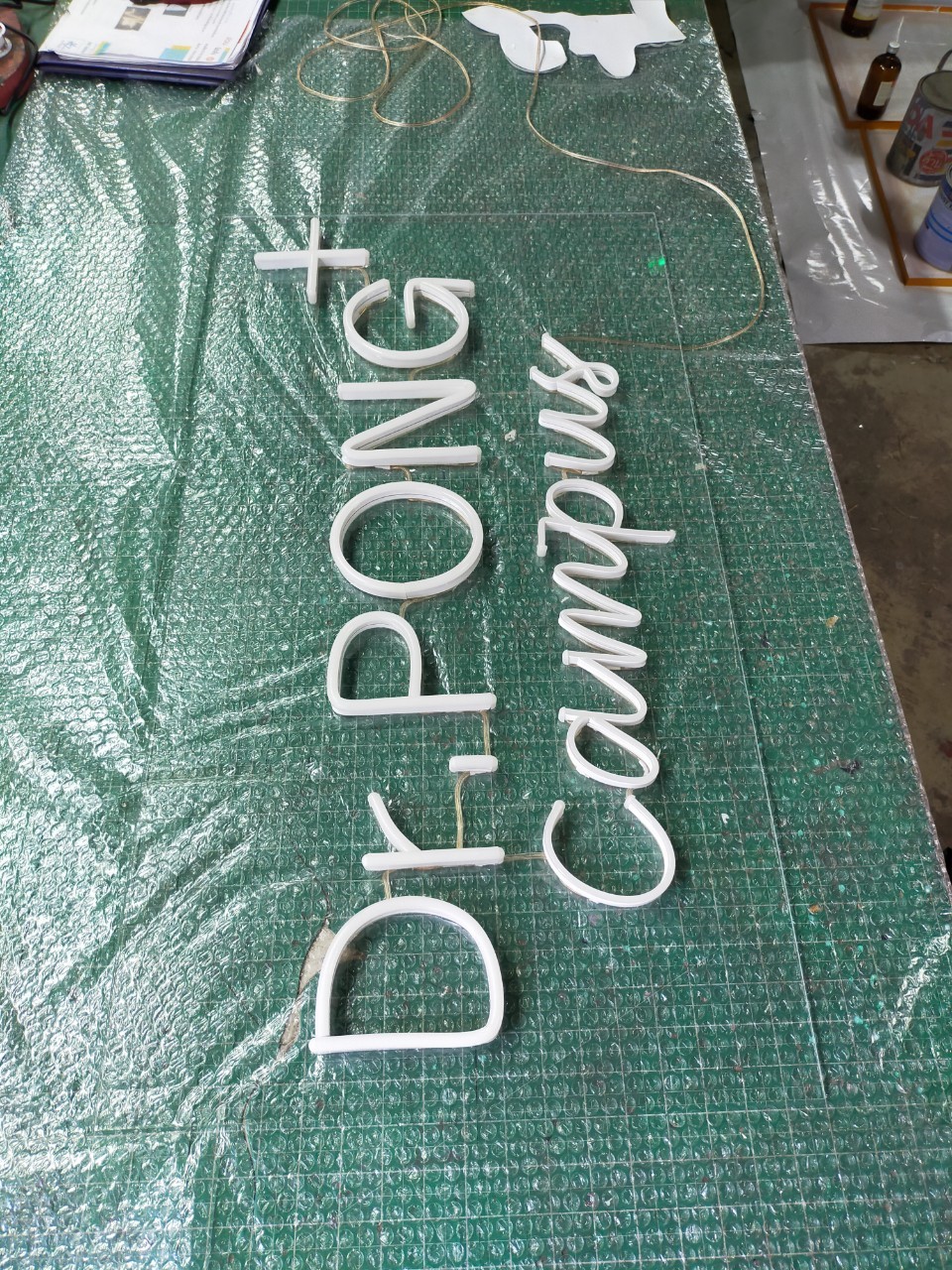 ไฟนีออน เฟค