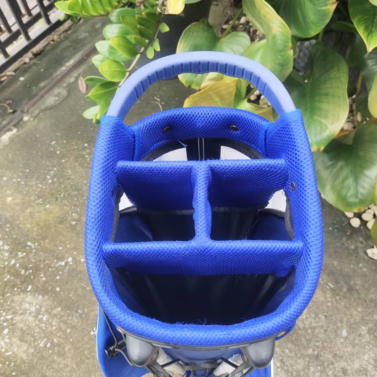 ถุงกอล์ฟ MIZUNO ขาตั้ง ของแท้ มือสอง! สีสวยสะดุดตา เอกลักษณ์ของ MIZUNO เห็นแล้วรู้เลย