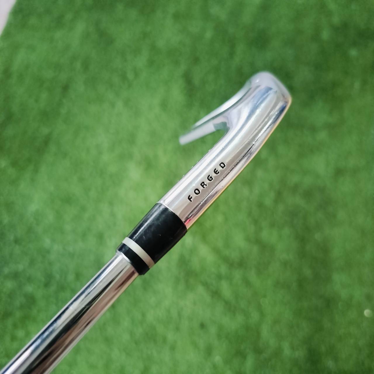 ชุดเหล็ก NIKE PRO COMBO เหล็ก FORGED สวยจัดๆทุกเหล็ก หน้าใยสวยทุกเหล็ก ตีนุ่มมากๆ และเหล็กยาวเป็นแบบ CAVITY ช่วยให้ตีง่าย ตีตรง ชดเชยสูง ไม้กอล์ฟพรีเมี่ยมมือสอง ของแท้ By NakaraLuxurious