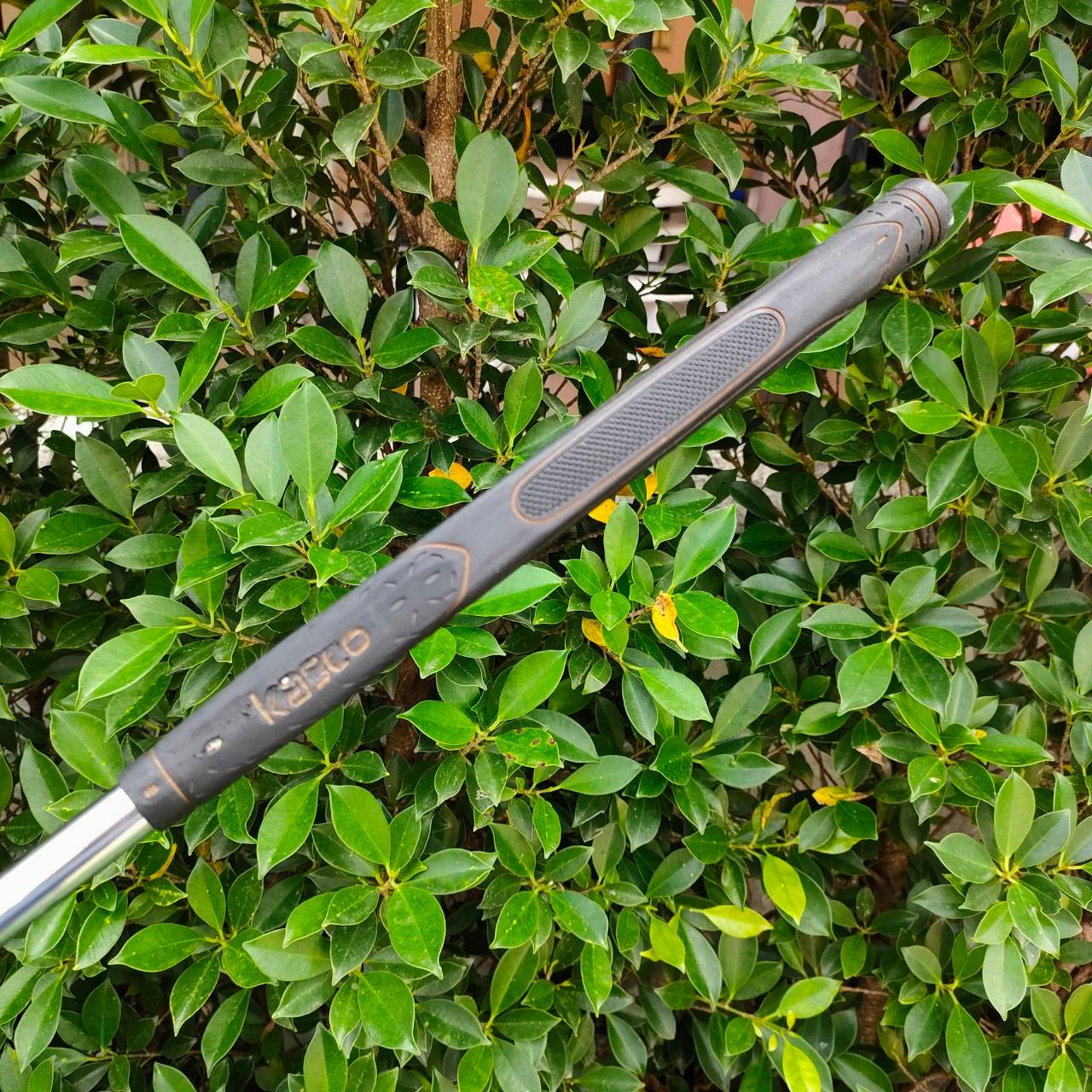 PUTTER KASO EXTREME PERFORMANCE GOLF ความยาว 34 นิ้ว หน้าไม้ เป็ลายพิเศษ เกาะไลน์แบบสุดๆ วัสดุสุดพรีเมี่ยม ทั้งนุ่มและเกาะไลน์ เป็นรุ่นพรีเมี่ยมของ KASCO MADE IN JAPAN