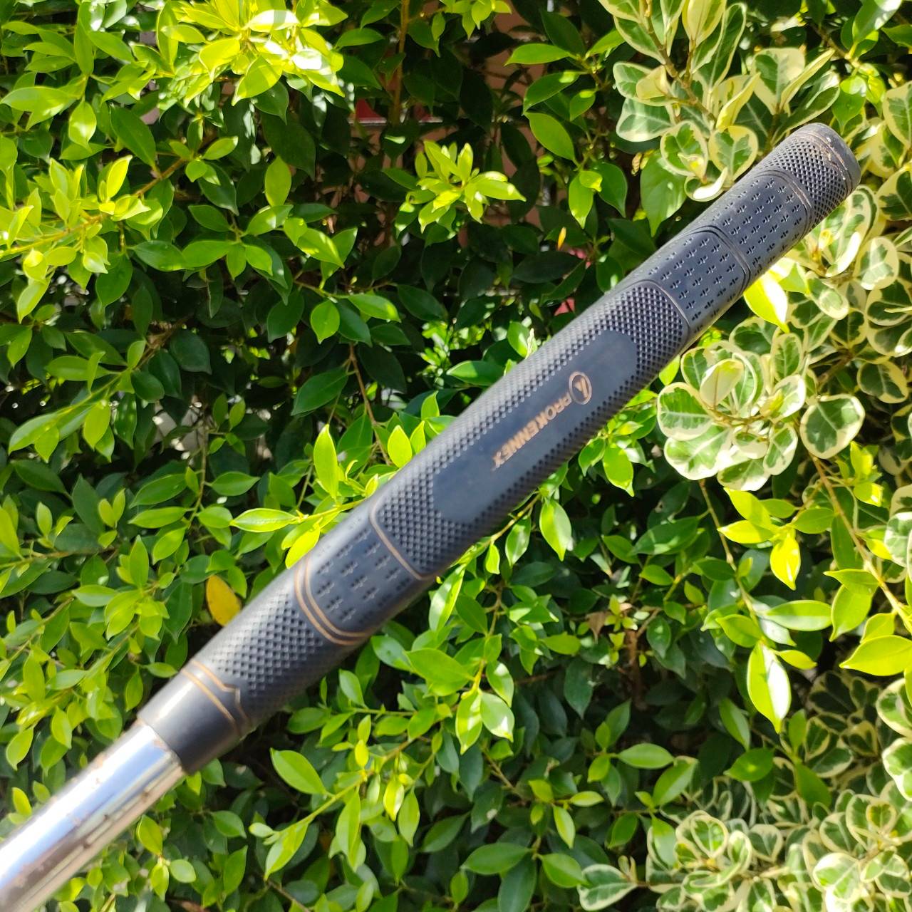 PUTTER PROKENNEX PK-47 ความยาว 34 นิ้ว เป็นแบบสามบอล เล็งง่ายมากกว่า และหน้าก็อินเซิร์ทครับ หน้าดีนะครับตัวนี้ เกาะไลน์หนึบๆเลยครับ