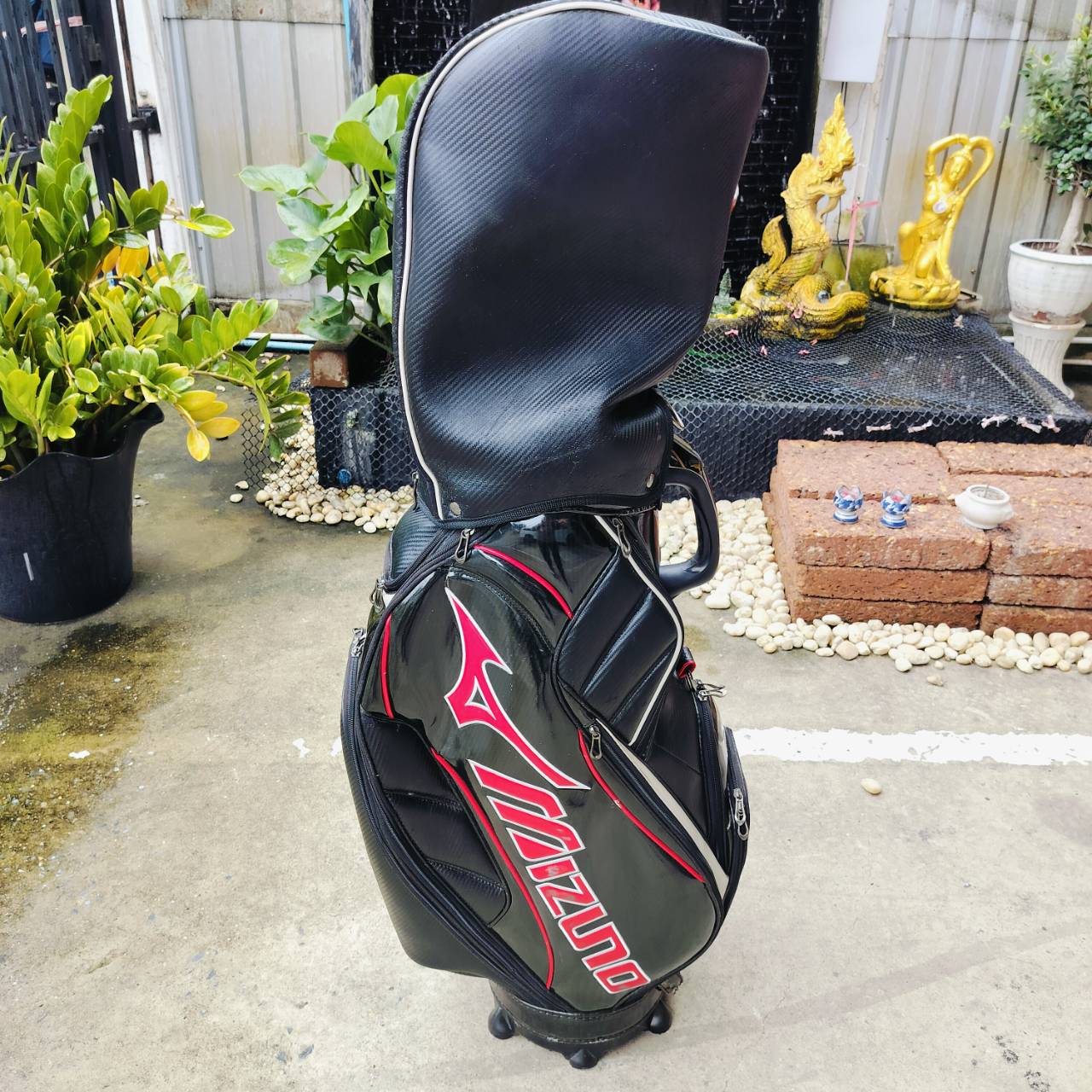 ถุงกอล์ฟ MIZUNO มือสอง ของแท้ สีดำ สวยสปอร์ตพรีเมี่ยมน่าใช้มากค่ะ ลดราคาพิเศษที่สุด!!! ของใหม่หมื่นกว่าบาท