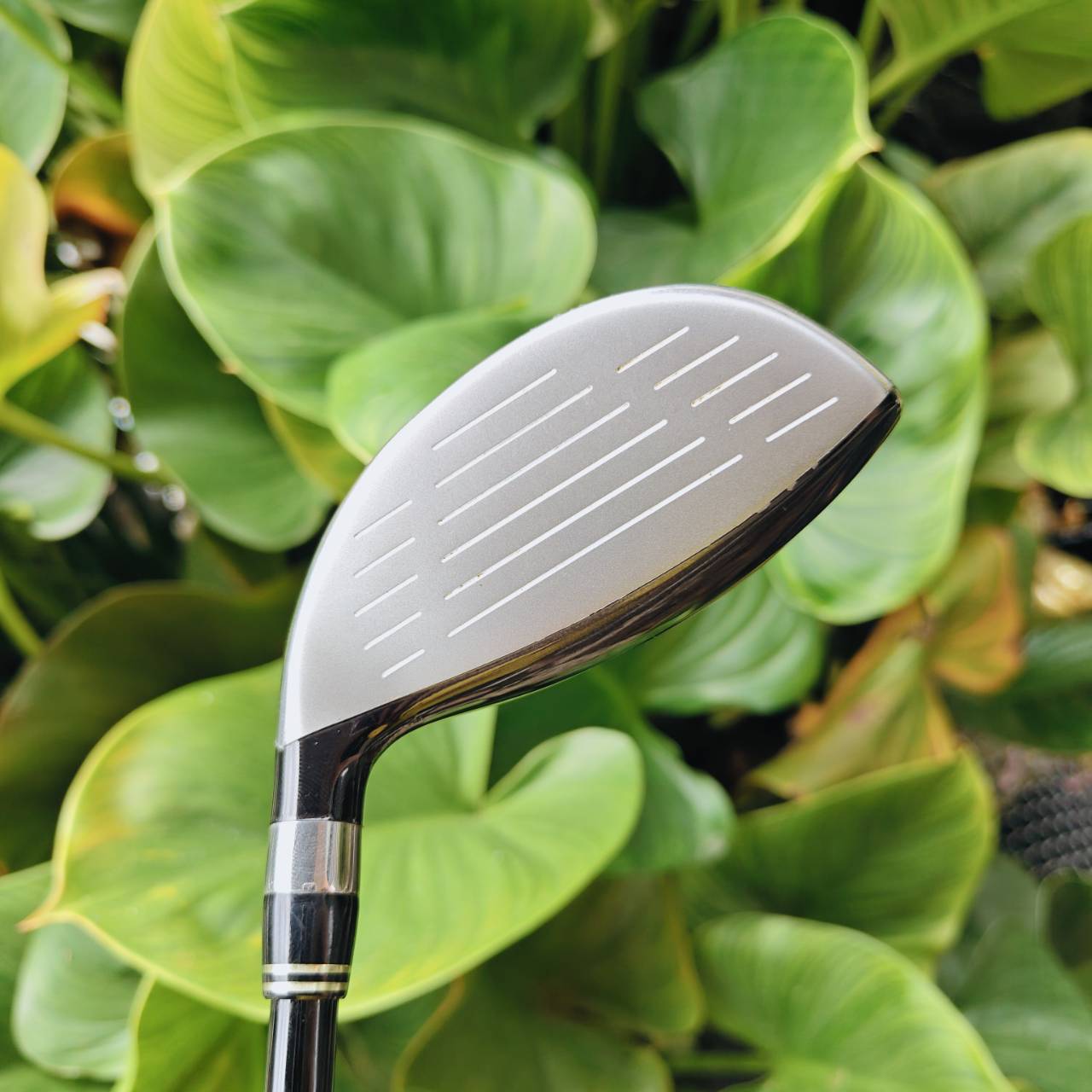 COBRA BAFFLER RAIL H U5 (25°) จุดเด่นคือ “รางใต้ sole” หรือ Baffler Rail Technology