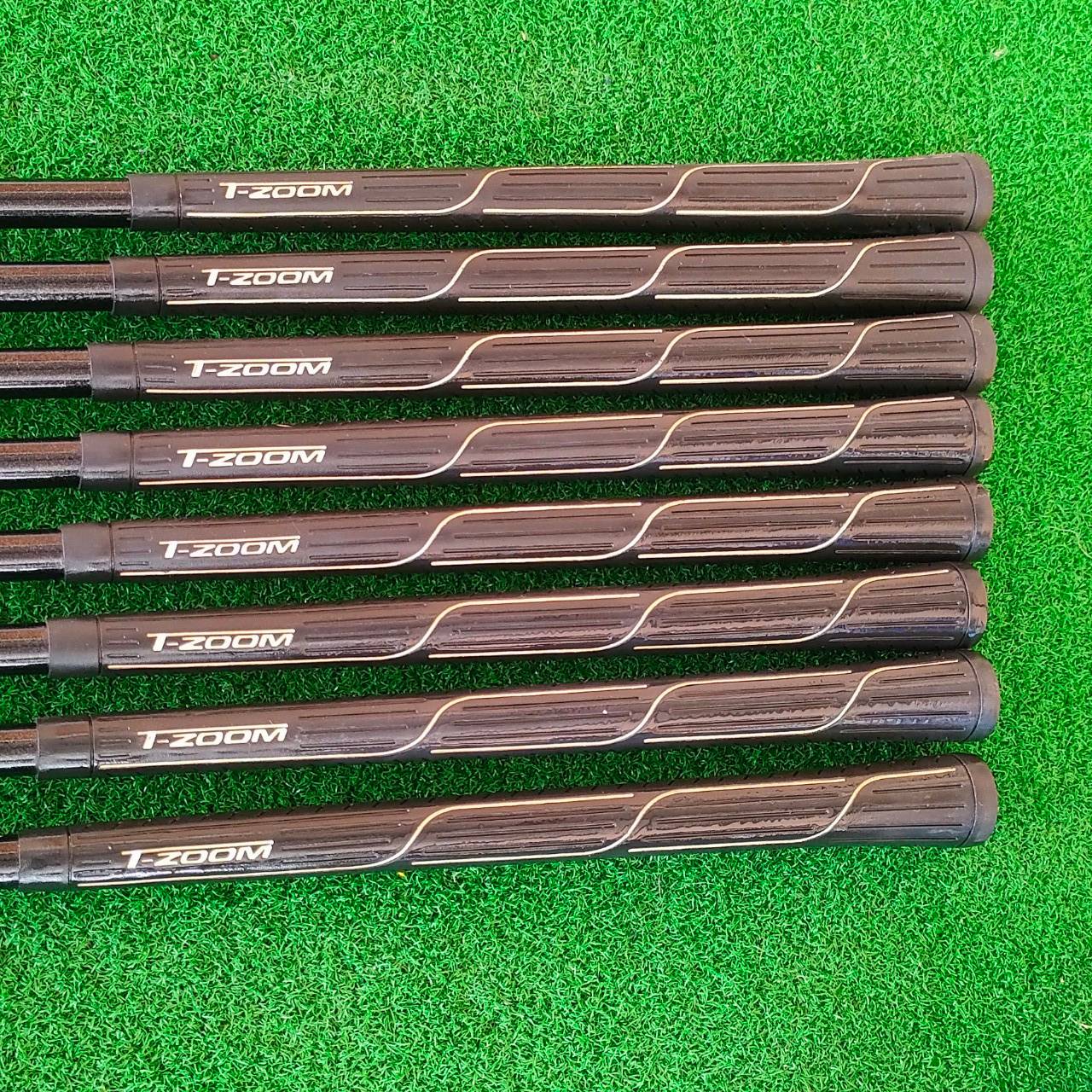 **ไม้กอล์ฟสำหรับผู้หญิง** ชุดเหล็ก T-ZOOM X5 มีเหล็ก 4-9 เเละ PW SW ก้าน MEMORY ACTION FLEX L เป็นเหล็ก FORGED CAVITY ตีง่าย วัสดุดีมากๆ นุ่มครับ ของใหม่รุ่นนี้ออกมา 39,899