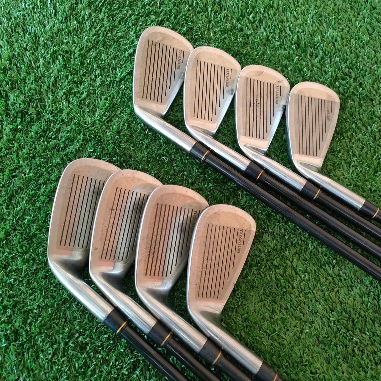 ชุดเหล็ก SLAZENGER SG901 มีเหล็ก 3-9 เเละ PW ก้าน SLAZENGER SL 55 FLEX R ชุดเหล็กตีไกลมากๆๆๆ หน้าไม้ ใส่แผ่นไทเทเนี่ยมอีกชั้น สามารถ สังเกตุได้จากรูปที่หน้าไม้ เหมาะสำหรับท่านที่ตีวงแบบสบายๆ และอยากได้ชุดที่ตีง่ายๆได้ระยะ ห้ามพลาดเด็ดขาด!!!