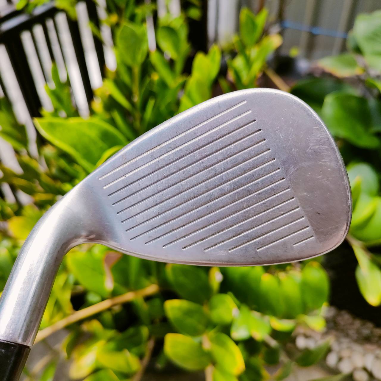 ชุดเหล็ก Taylormade RAC r5 เหล็ก CAVITY ลึกตีง่ายอย่างมาก ให้ระยะดีมากๆ ตีไกลกว่าเหล็กปกติ 1 เบอร์เลยค่ะ ก้านเหล็ก เบา 80 กรัม FLEX R สบายๆ ไม้กอล์ฟพรีเมี่ยมมือสอง ของแท้ By NakaraLuxurious