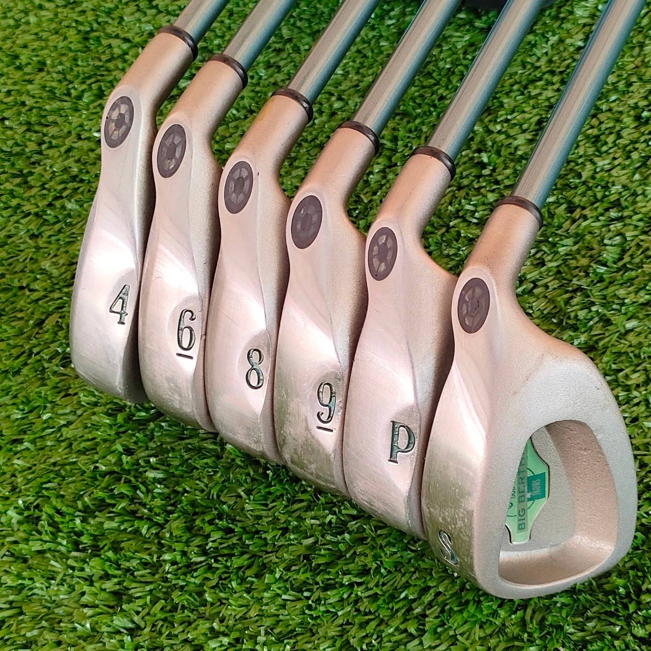 ** ไม้กอล์ฟสำหรับผู้หญิง ** ชุดเหล็ก CALLAWAY BIG BERTHA มีเหล็ก 4,6,8,9 เเละ PW ** ขาดเหล็ก 5 เเละ7 **