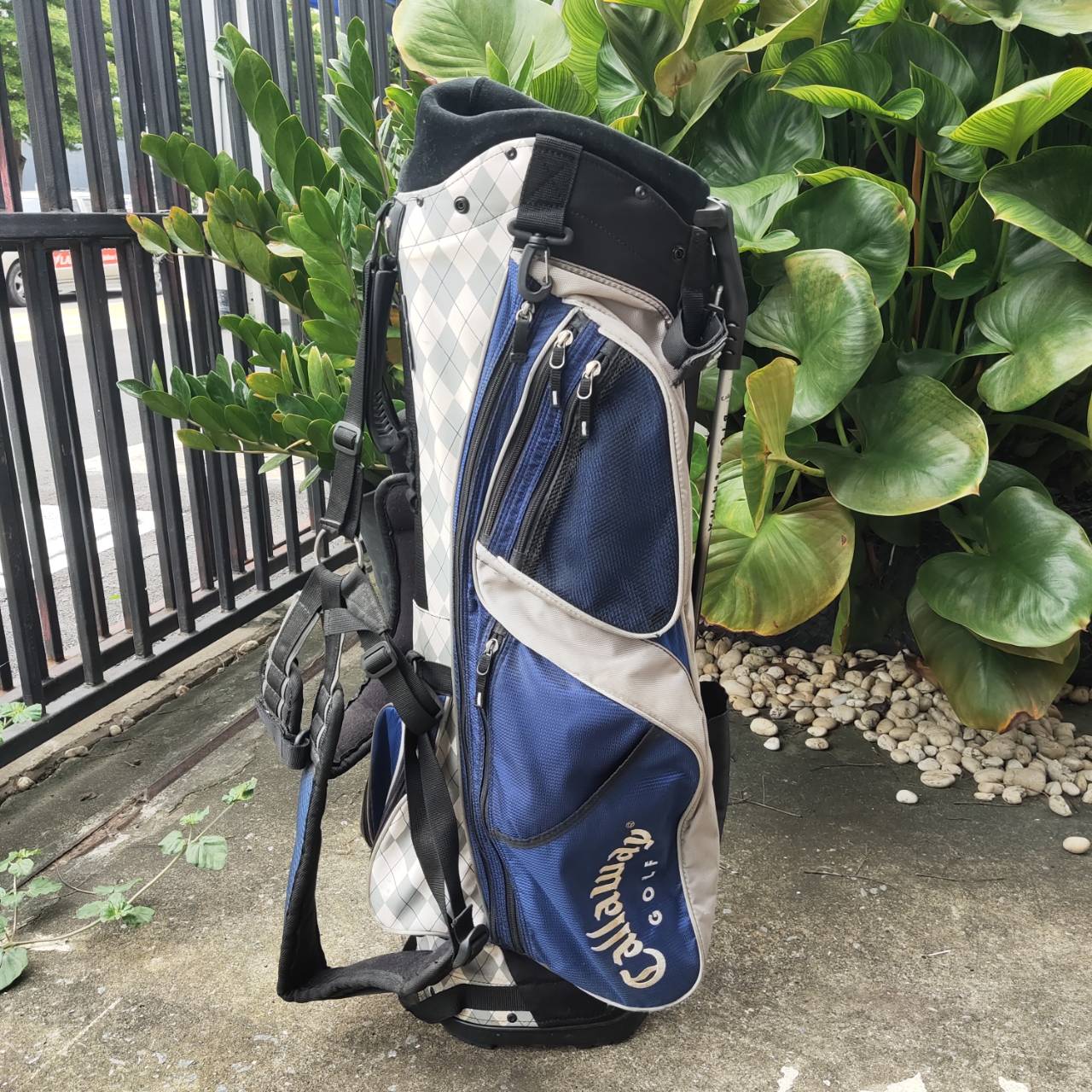 ถุงกอล์ฟขาตั้ง Callaway ของแท้มือสอง มีสายสะพายแบบเป้ *มีตาข่ายขาดเล็กน่้อย*