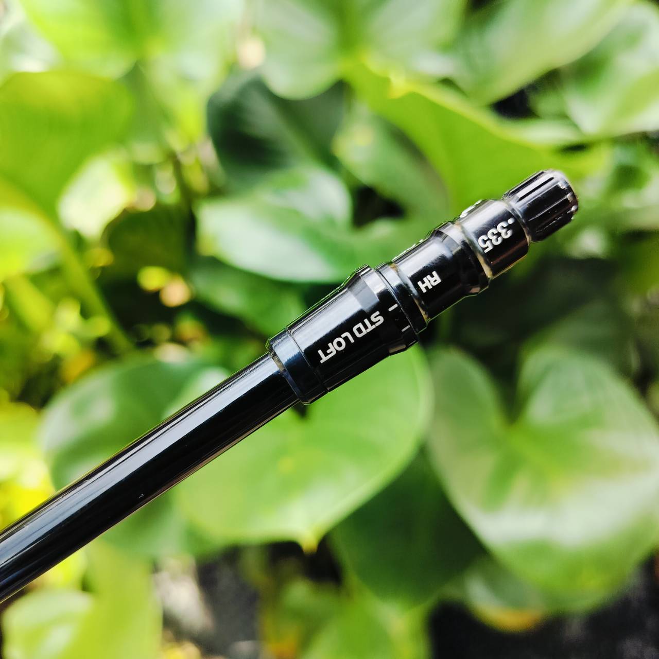 ก้าน KURO KAGE TM5 FLEX SR เป้นก้านใส่ Driver พร้อมมีสลีฟมาด้วย และติดกริพ GOLF PRIDE มาด้วย กริพแพง ความยาวเฉพาะก้าน 44 นิ้วค่ะ ใส่กับหัว จะอยู่ 45 นิ้ว โดยประมาณค่ะ ลดพิเศษที่สุด!!!