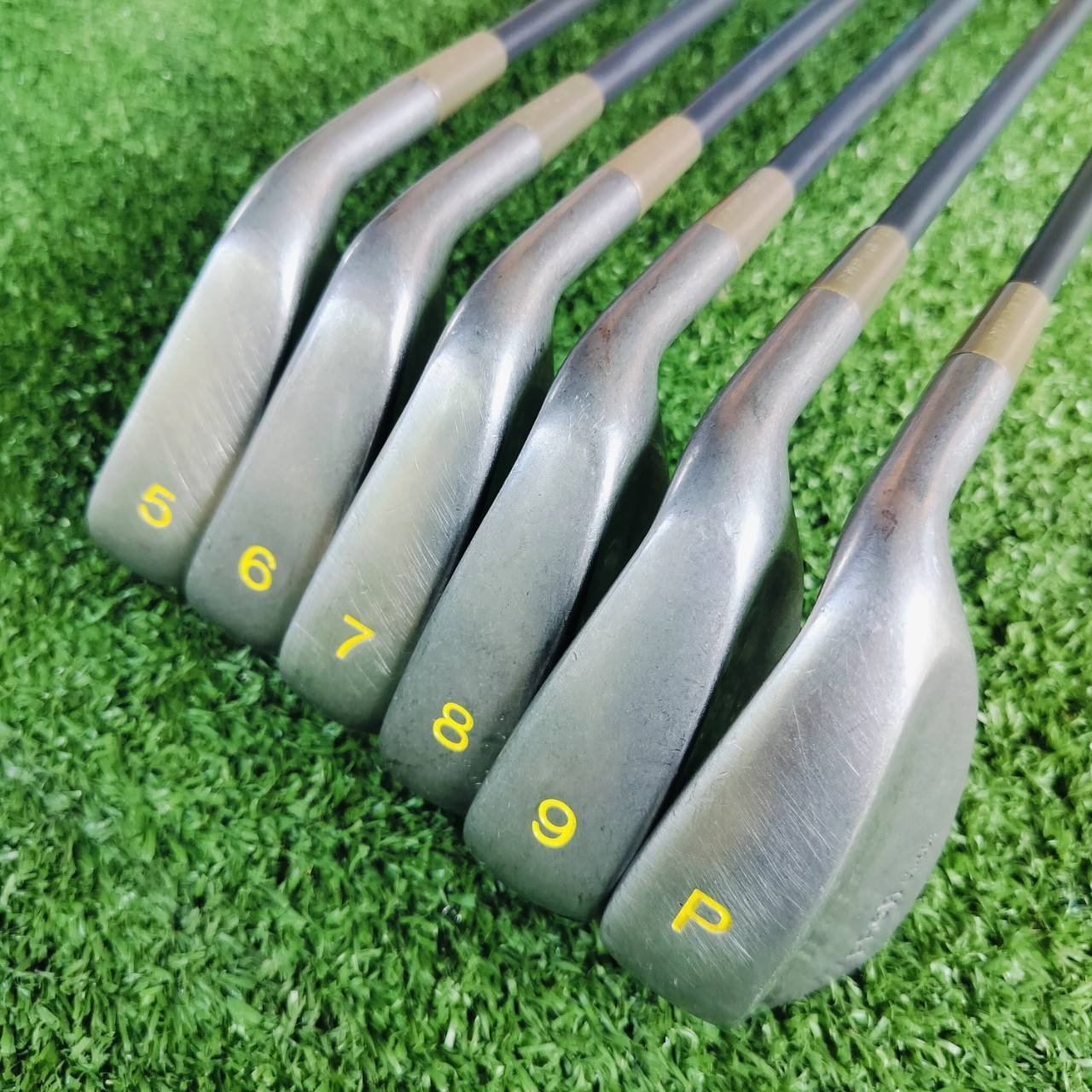 ** ไม้กอล์ฟผู้หญิงหรือซีเนียร์ ** ชุดเหล็ก PRGR CT-504 ก้าน PRGR M-30 ประมาณ FLEX L เป็นก้านอ่อน ตีนุ่ม และตีง่าย ไม้กอล์ฟพรีเมี่ยมมือสอง ของแท้ By NakaraLuxurious