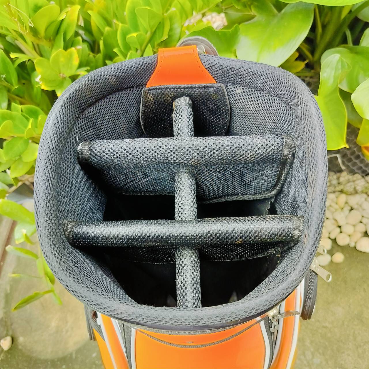 ** มีโลโก้สถาบัน ** ถุงกอล์ฟ titleist หนังแก้ว ถุง TOUR ใบใหญ่ สภาพสวย วัสดุดีมากค่ะ มีโลโก้สถาบันด้านหน้า