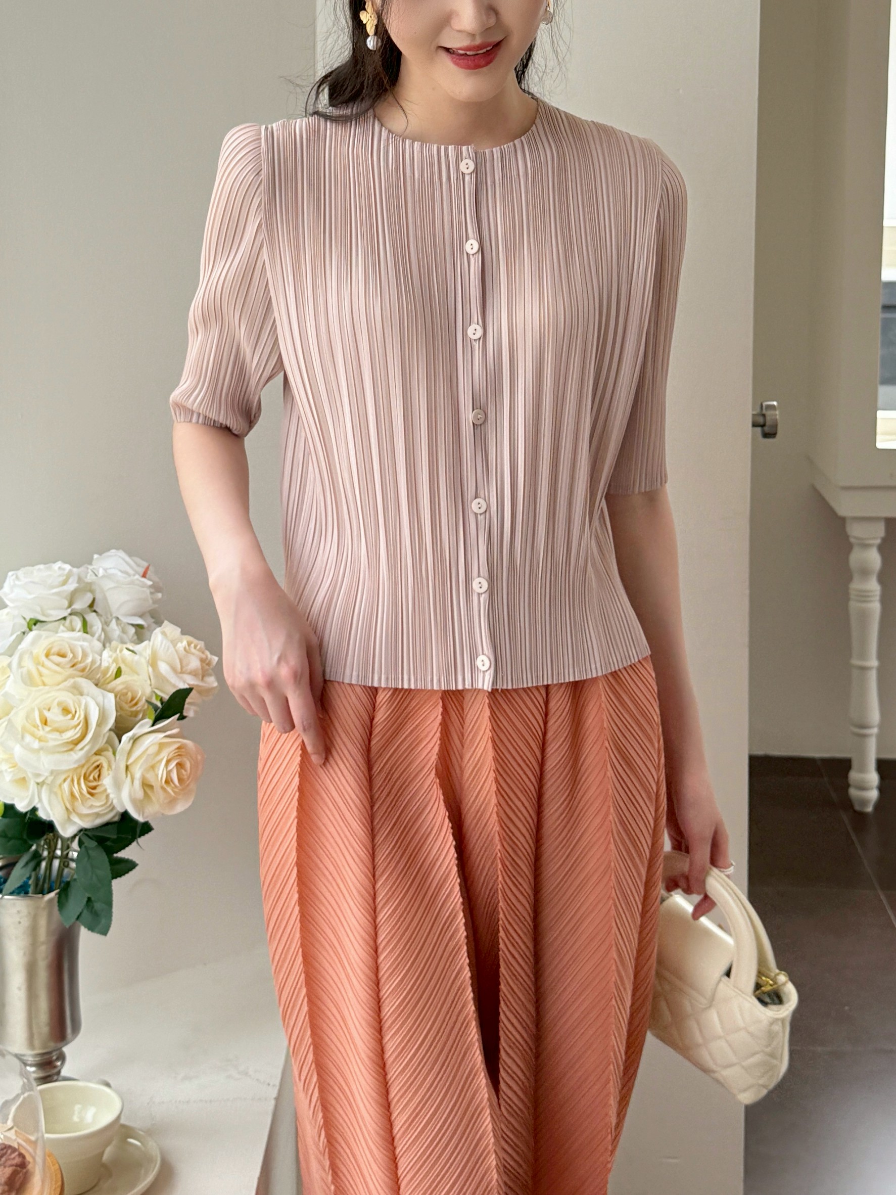 2MUAY รุ่น GJO11307 เสื้ออัดพลีท ROUND NECK BUTTON FRONT PLEATED TOP