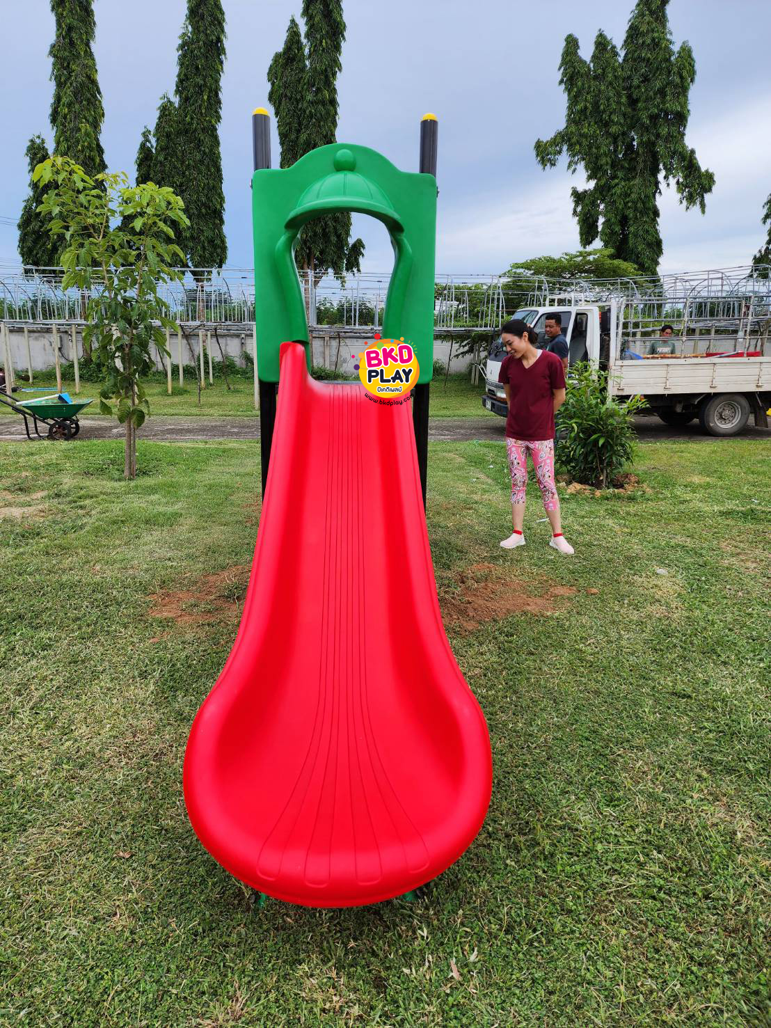 รางสไลเดอร์เดี่ยวพร้อมบันได สระน้ำ สำหรับวางขอบสระน้ำ หรือสนามเด็กเล่น เครื่องเล่นสนามเหล็ก เครื่องเล่นสนามกลางแจ้ง ผลิตในไทย ขนาด80x360x180 ซม.