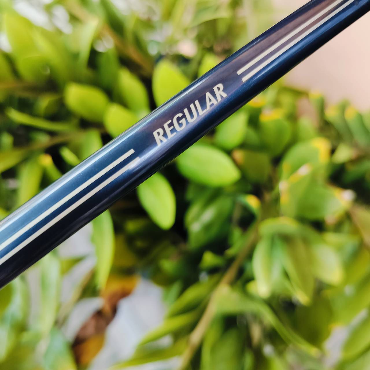 Mizuno FLI HI Utility Long Irons องศา 24 เป็นเหล็กยาวกึ่งไฮบริด ที่ใช้วัสดุ GRAIN FLOW FORGED ขั้นเทพ ตีง่าย ภายในโปร่งมี CAVITY ตีนุ่มมากๆ สปินดี ตกหยุด สภาพสวยเดิม ไม้กอล์ฟพรีเมี่ยมมือสอง ของแท้ By NakaraLuxurious