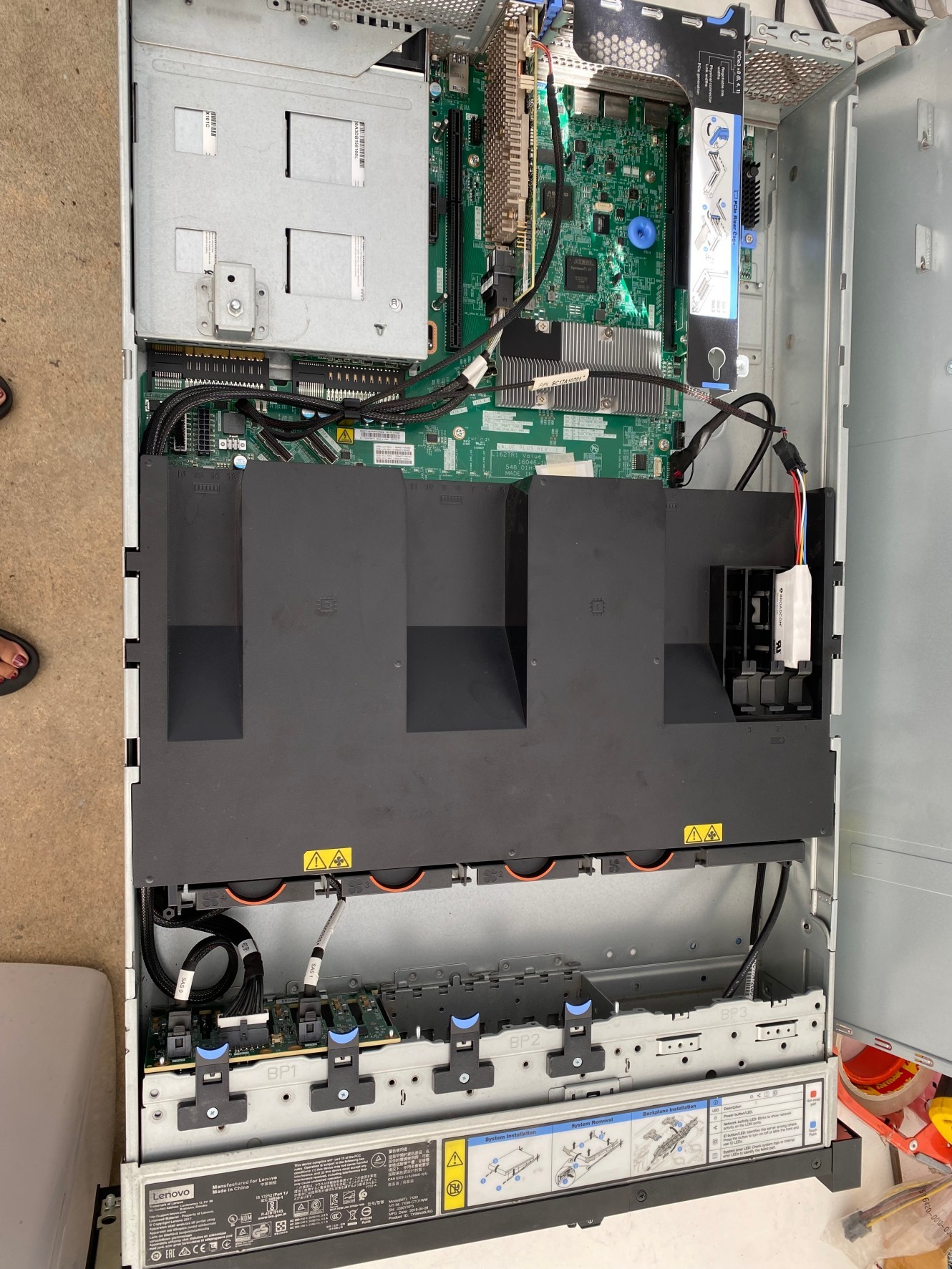 Lenovo ThinkSystem SR590