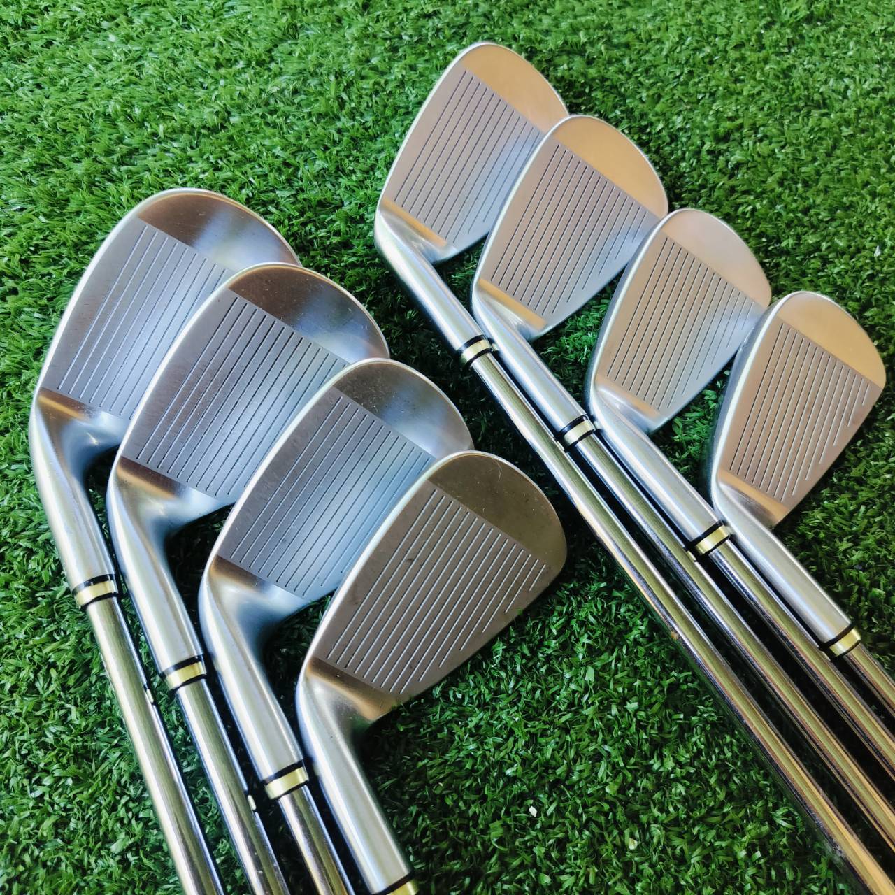 ชุดเหล็ก XXIO MX1000 เป็นเหล็ก FORGED พรีเมี่ยมแถวหน้าของญี่ปุ่น มี CAVITY ที่ลึกตีง่าย ได้ความนุ่มนวลเหนือชั้นของ FORGED วิถีลูกที่ดีที่สุด ไม้กอล์ฟพรีเมี่ยมมือสอง ของแท้ By NakaraLuxurious