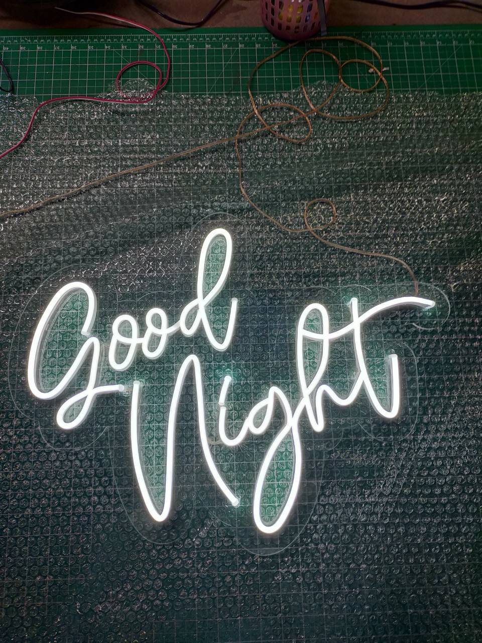 ป้ายไฟนีออนดัดLED แสงสีขาว อะคริลิคใสรองหลัง