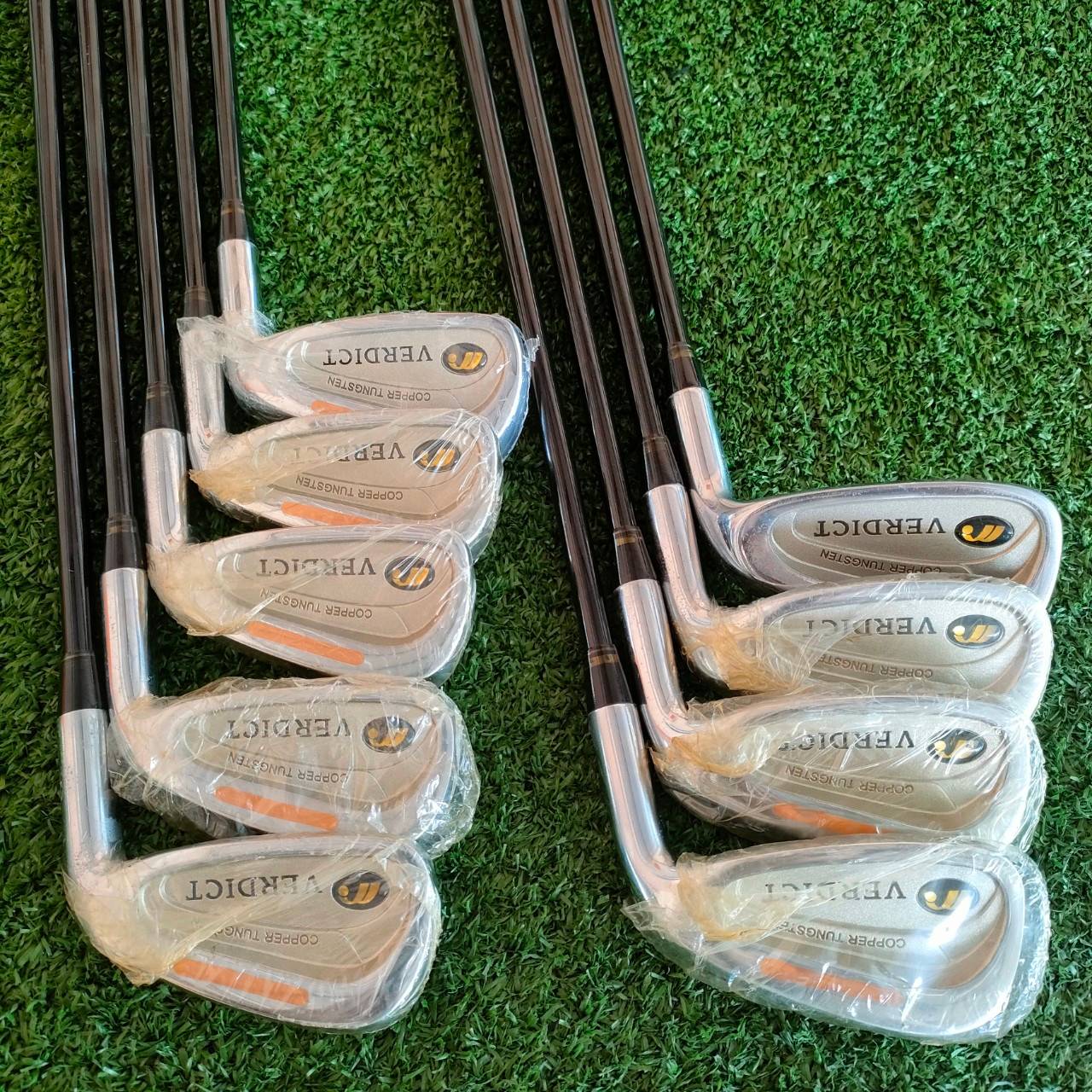 ชุดเหล็ก MITSUSHIBA ของใหม่!! ใช้วัสดุพรีเมี่ยม COPPER TUNGSTEN มีเหล็ก 3-9 เเละ PW SW ก้าน VERDICT FLEX R วัสดุพรีเมี่ยม COPPER TUNGSTEN ในการถ่วงน้ำหนัก ทำให้ดึงจุด CG วางไว้ในจุดที่ดีมาก ตีง่าย ตรง ไกล!! มือหนึ่ง ของแท้ BY NakaraLuxurious