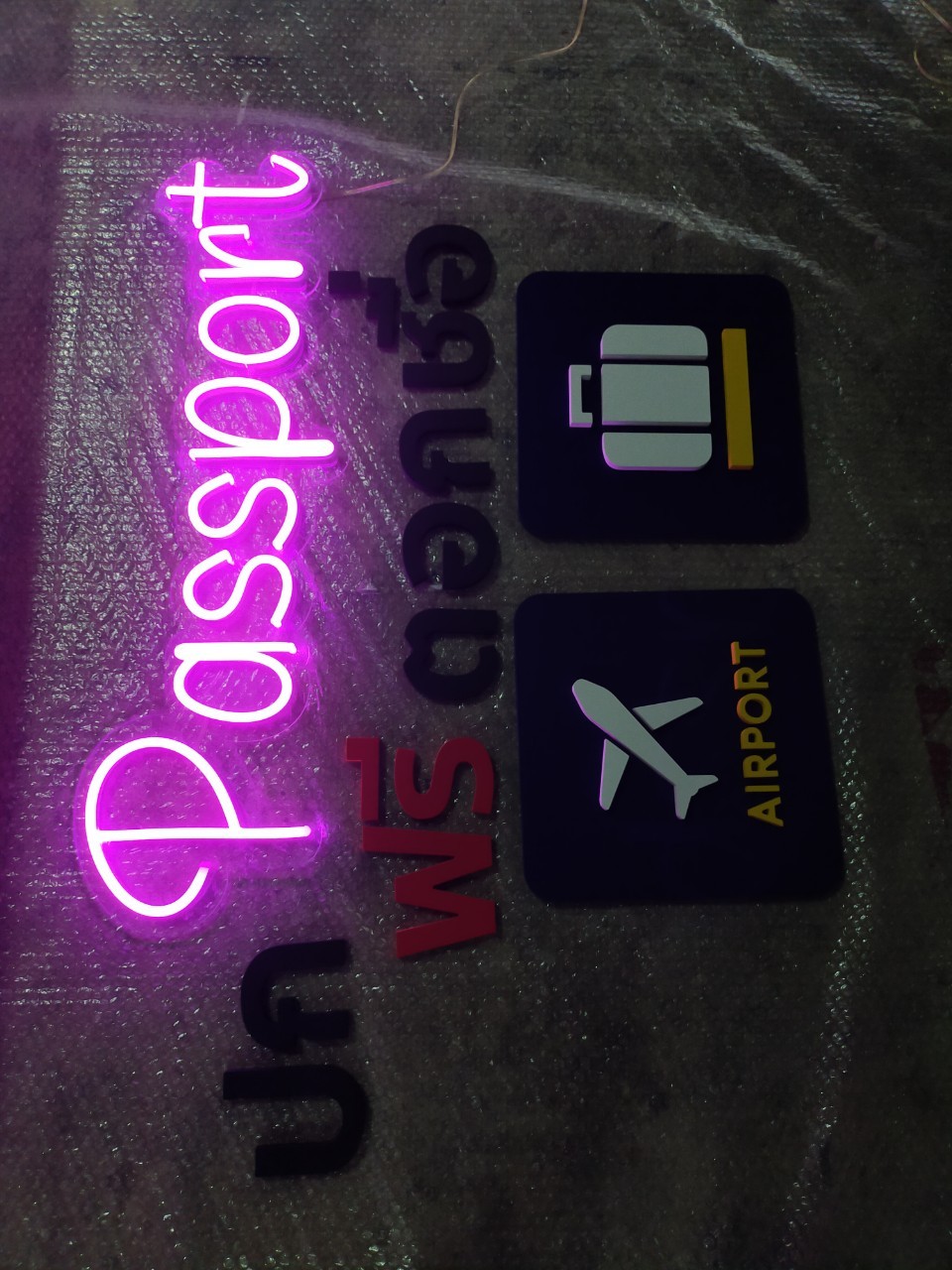 ไฟนีออน เฟค