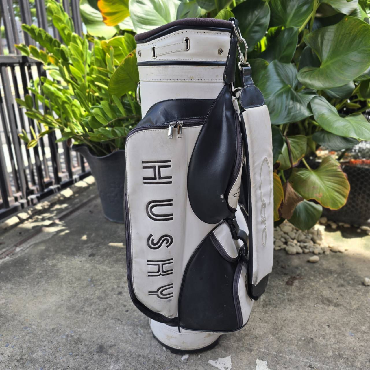 ถุงกอล์ฟ CARO DEPORTE HUSHY มือสอง ของแท้ ของใหม่แพงจัดๆ ประมาณ 2 หมื่นกว่าบาทค่ะ