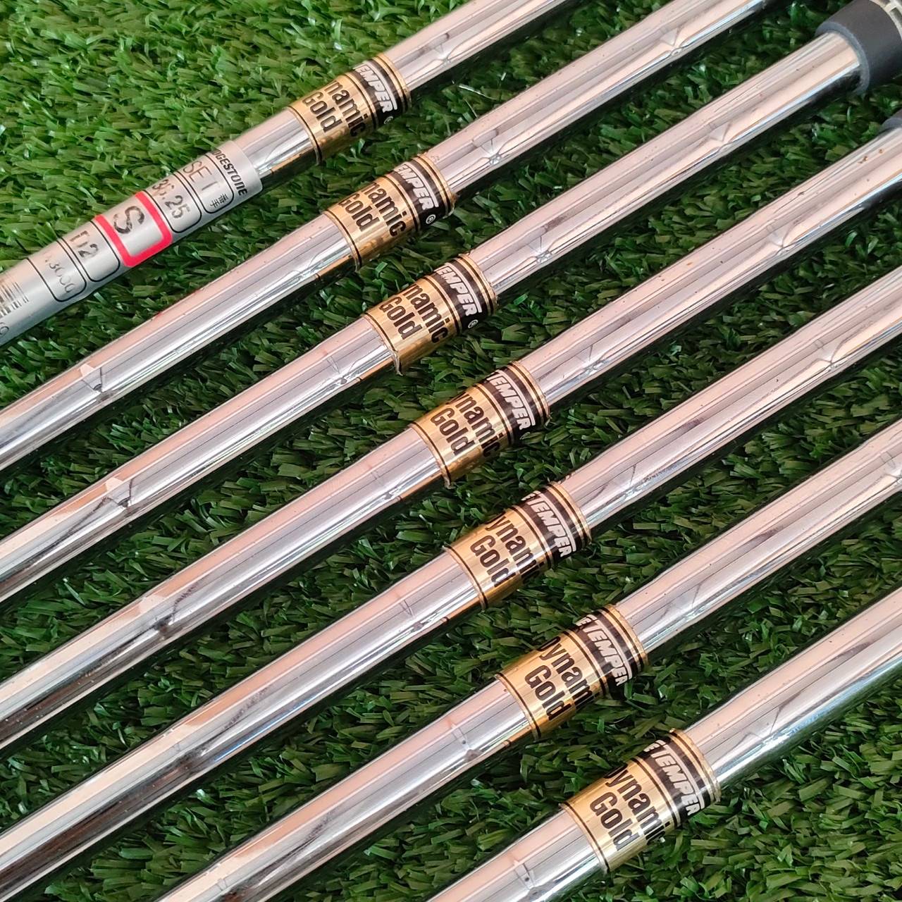 ชุดเหล็ก TOURSTAGE X-BLADE 905 มีเหล็ก 4 - 9 เเละ PW ก้าน DYNAMIC GOLD S200 เหล็ก FORGED พรีเมี่ยมญี่ปุ่นแท้ valuable . muscle!!! เหล็กทรงพลัง ปรับแต่งช๊อตได้ดังใจ เสียงปะทะแบบ มันสะใจที่สุด สภาพสวยเดิม!!! ไม้กอล์ฟมือสอง ของแท้ BY NakaraLuxurious