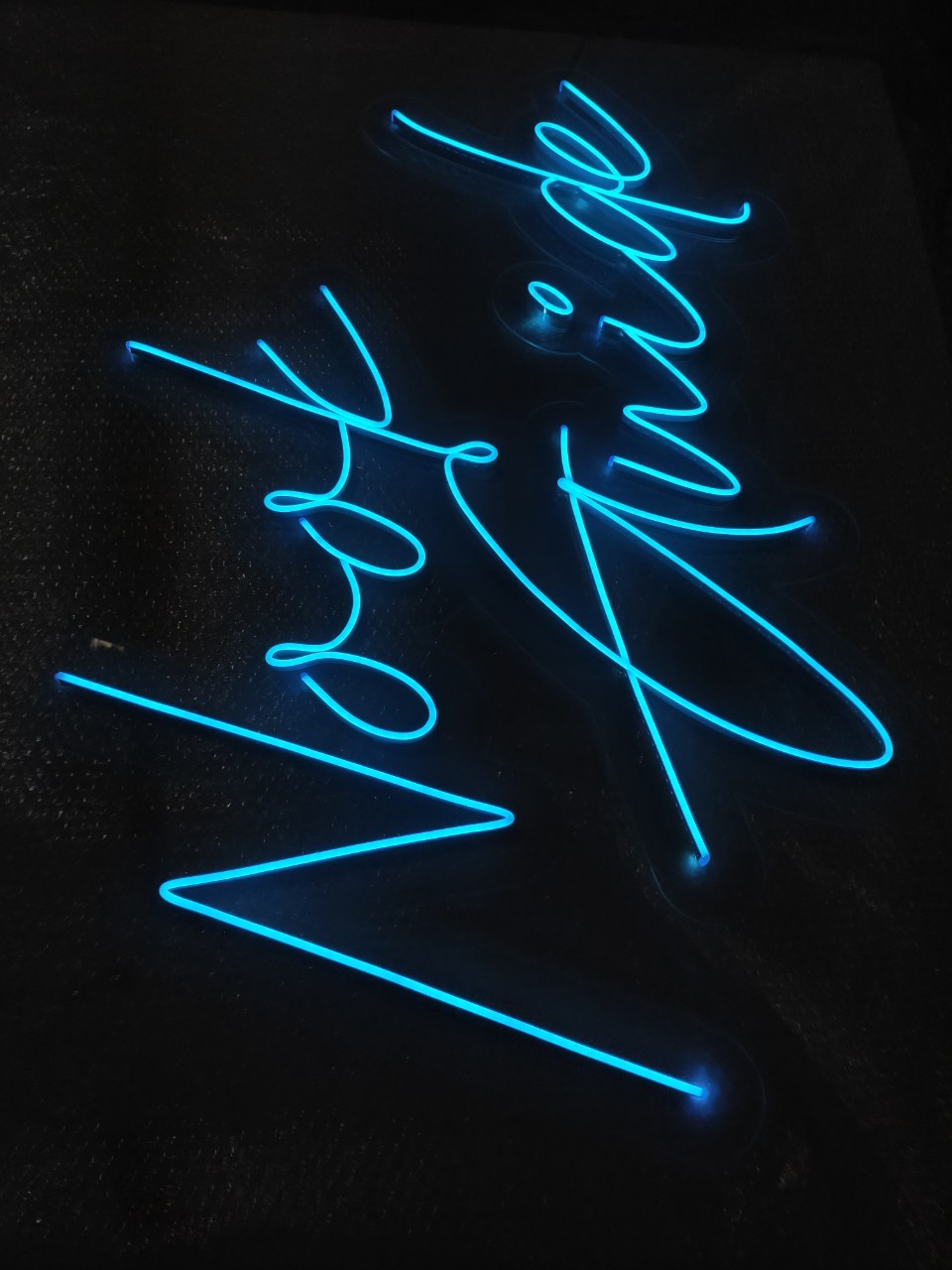 ไฟนีออน เฟค