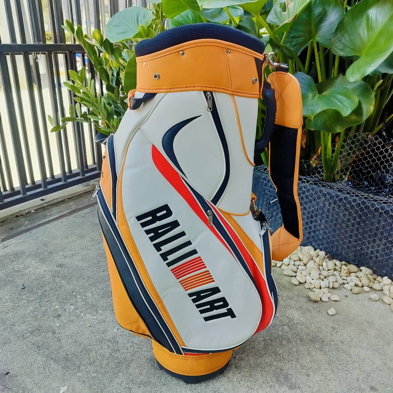 ถุงกอล์ฟ MIZUNO LIMITED เป็นรุ่นที่คอลแล็ปกับ RALLI ART ** COVER เหมือนไม่ตรง สีดูใหม่ ** แต่ใส่ใช้ได้พอดี รุ่นนี้เท่มากๆ หายาก
