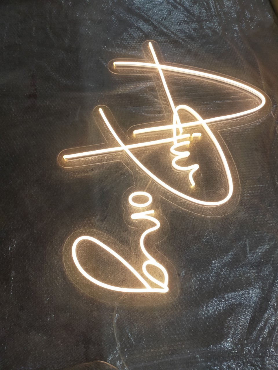 ไฟนีออน