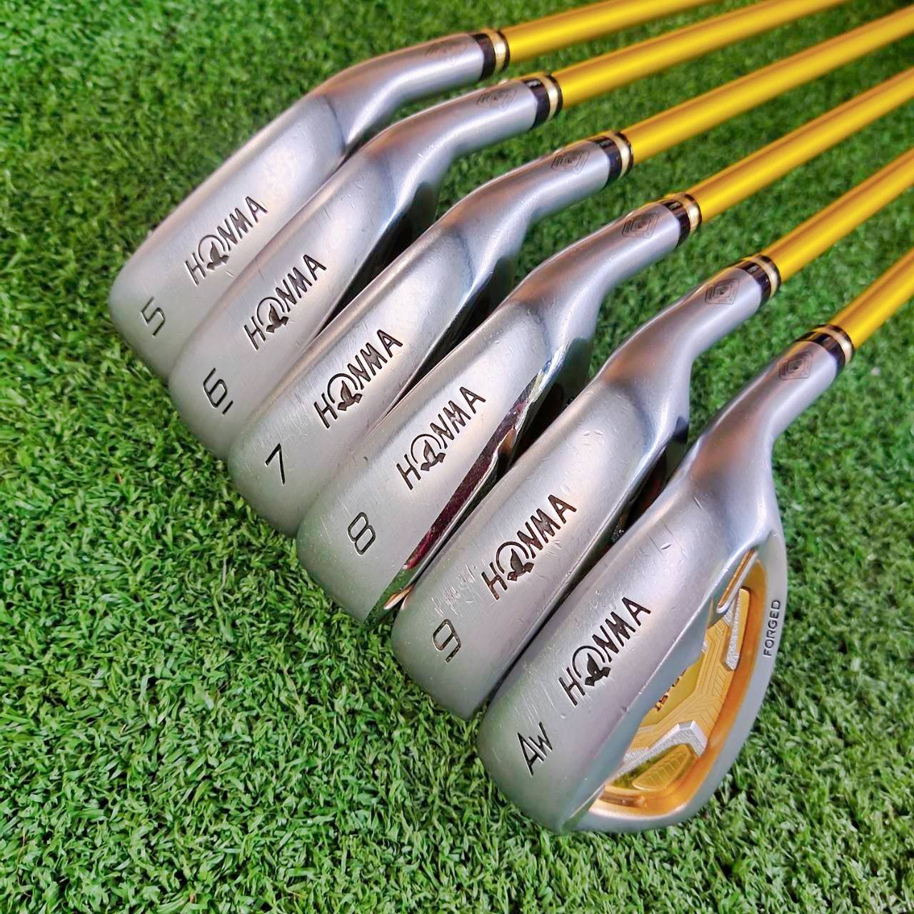 ชุดเหล็ก Honma Beres IS-05 Forged *** ก้าน 3 ดาว *** ARMRQ ∞ FLEX SR เป็นสุดยอดก้านจาก TORAYCA ดีที่สุดในโลก ก้าน 3 ดาว ปกติราคาชุดนี้ 120,000 บาทค่ะ ไม้กอล์ฟพรีเมี่ยมญี่ปุ่นมือสอง ของแท้ By NakaraLuxurious