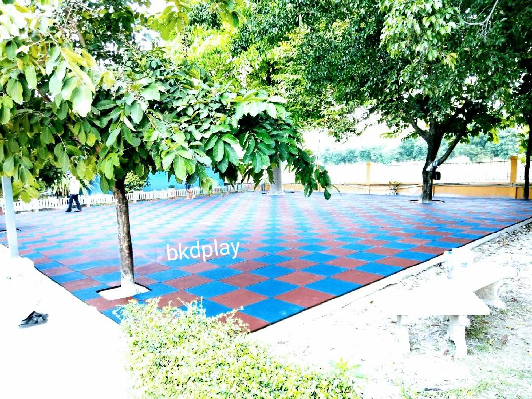 แผ่นยาง EPDM ราคาต่อ1ตร.ม. 4แผ่น แผ่นยางสังเคราะห์ ,แผ่นปูกันกระแทก,แผ่นปูพื้นสนามเด็กเล่น, พื้นยางEPDM ,ปูสนามเด็กเล่น,สนามกีฬา ห้องฟิตเนส พร้อมส่ง ราคาโรงงาน มีสีดำ เทา น้ำเงิน เหลือง แดง เขียว