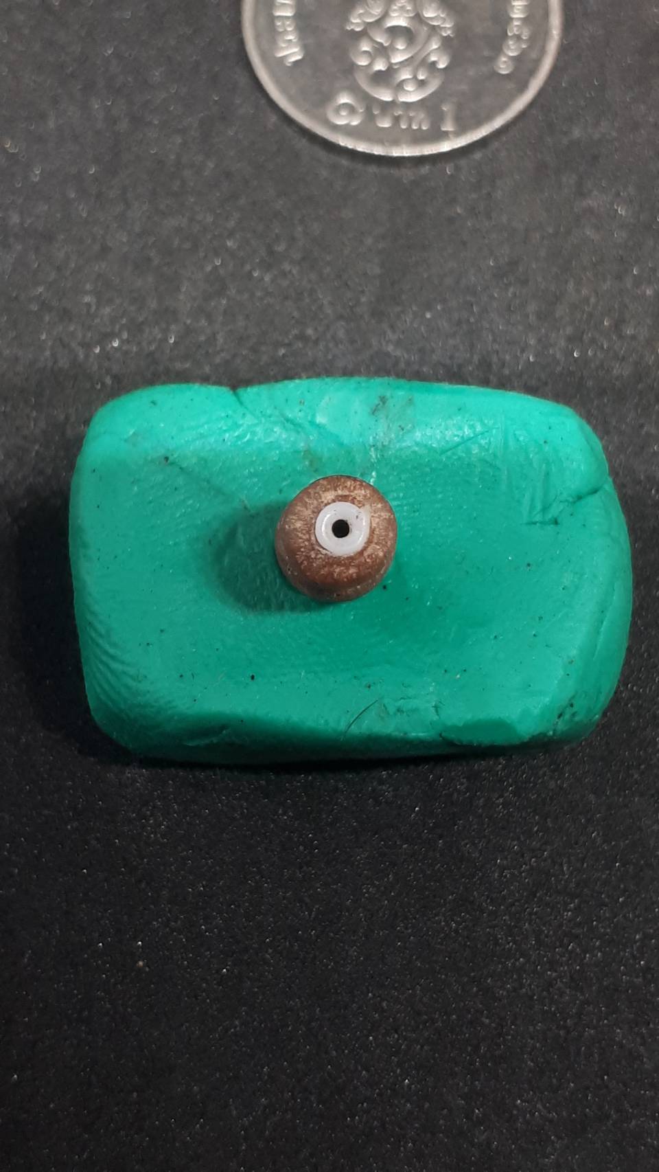 ลูกปัด แก้ว โบราณ สีอิฐ ทรงทุ่น