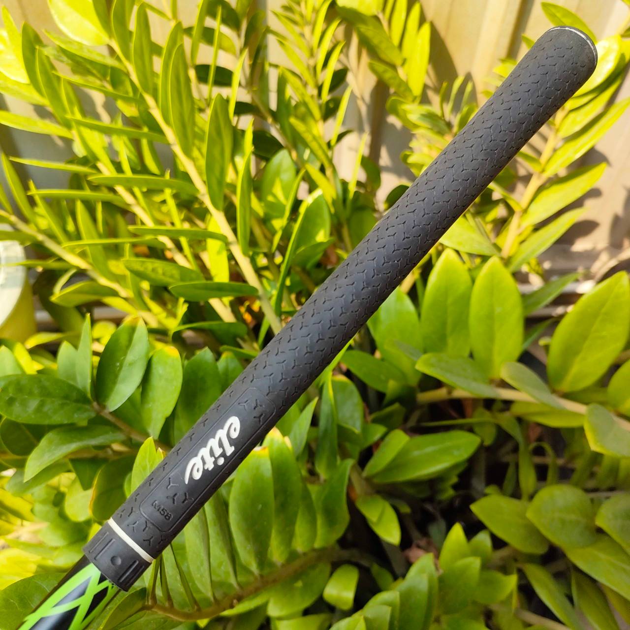 ก้าน DRIVER BASILEUS TRIAS ความยาวเฉพาะก้าน 44.5 นิ้ว FLEX S ติดกริพ ELITE มาด้วยแล้ว สุดยอดก้านพรีเมี่ยมจากญี่ปุ่น มือสอง ของแท้ By NakaraLuxurious