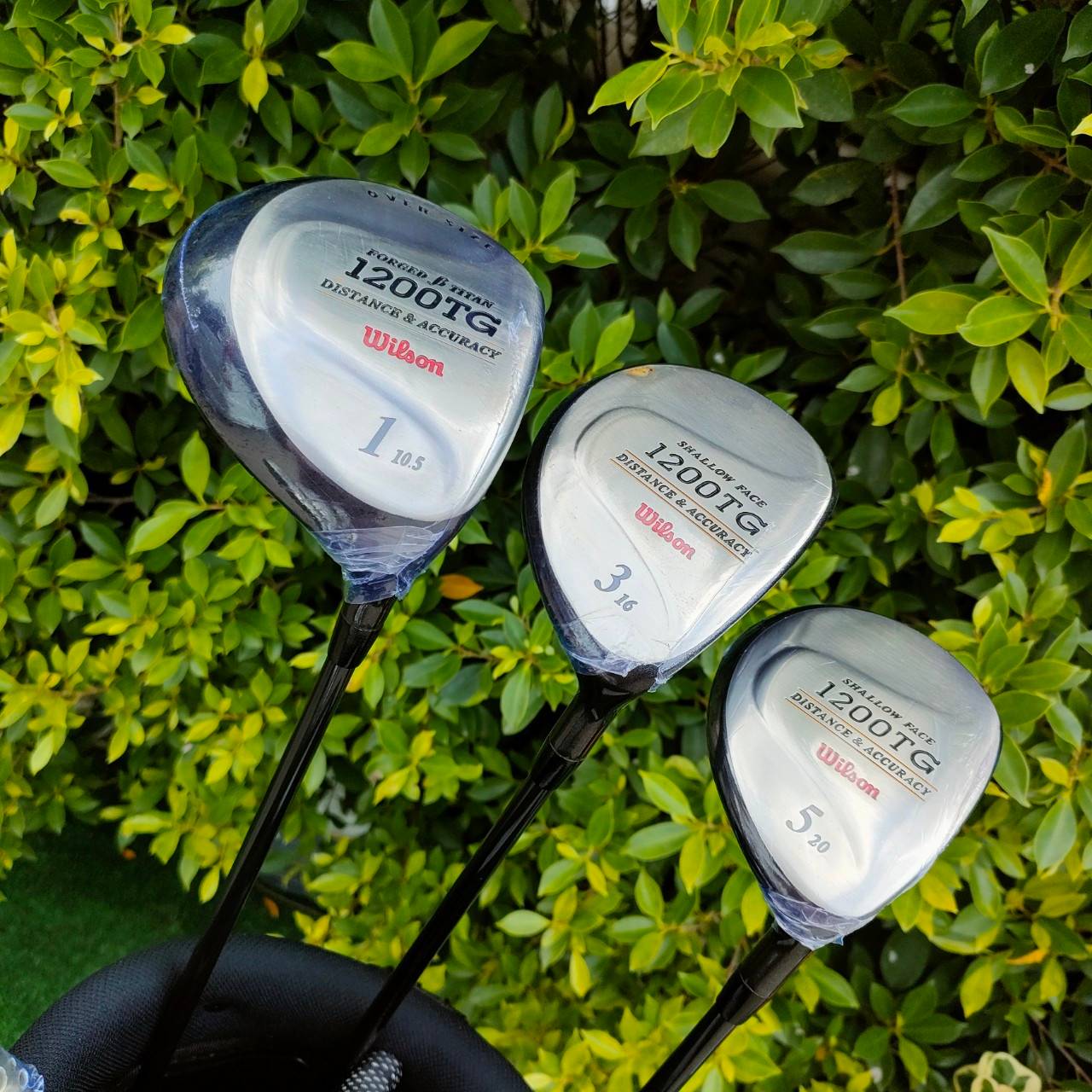 FULLSET WILSON 1200TG ของใหม่!!! คุณภาพสูง เน้นตีง่ายๆ ก้านเบาสบาย ตีได้ระยะดี ชุดเหล็กคมตีมันส์ ถุงกอล์ฟ ช่องใส่เยอะ เบาแข็งแรง!! มือหนึ่ง ของแท้ BY NakaraLuxurious