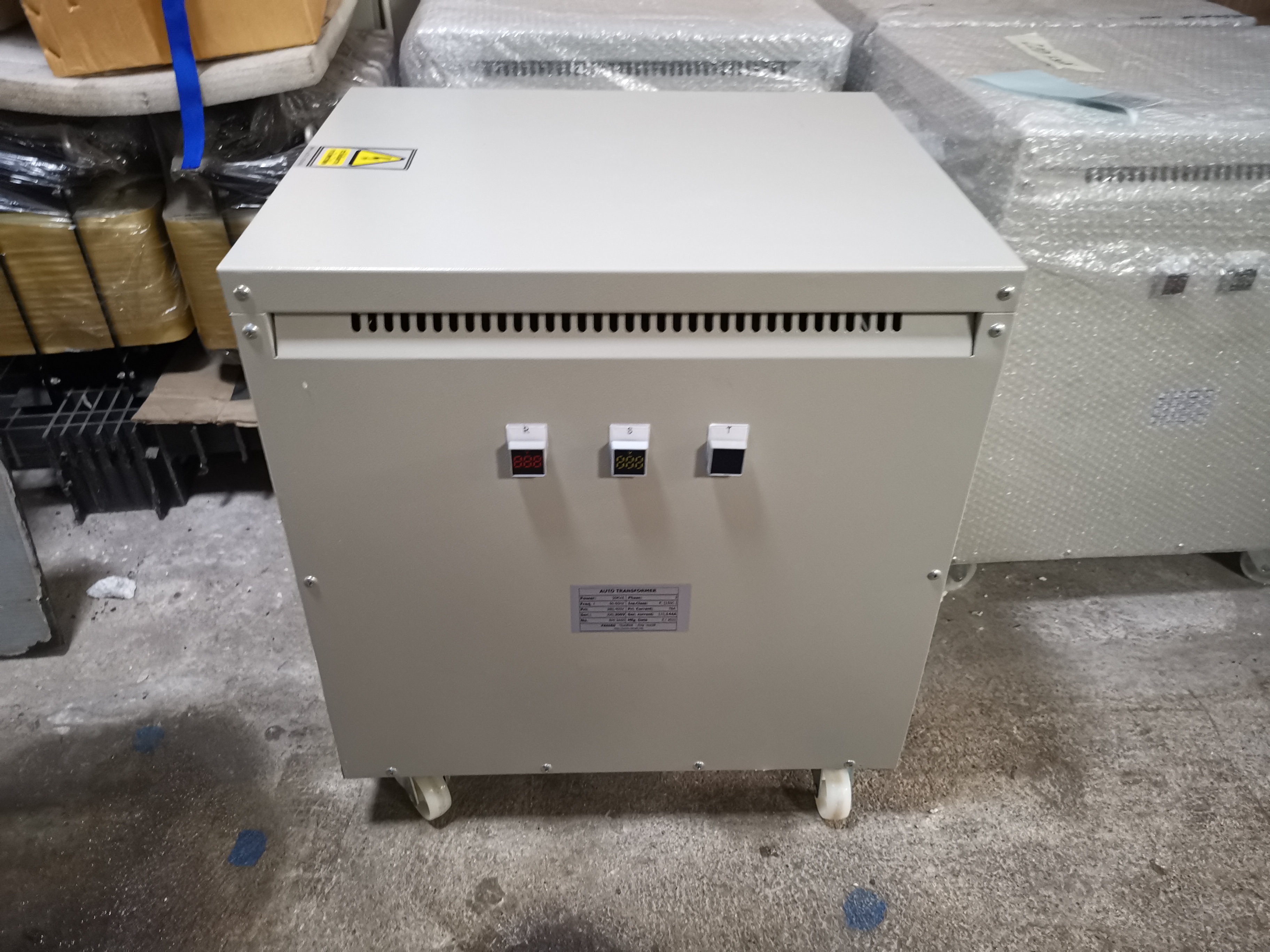 หม้อแปลงไฟฟ้า 35 KVA 3P 50/60Hz in 380 V. / out200v. 220V. +G+N ตู้พร้อมอุปกรณ์- Al coil Air space