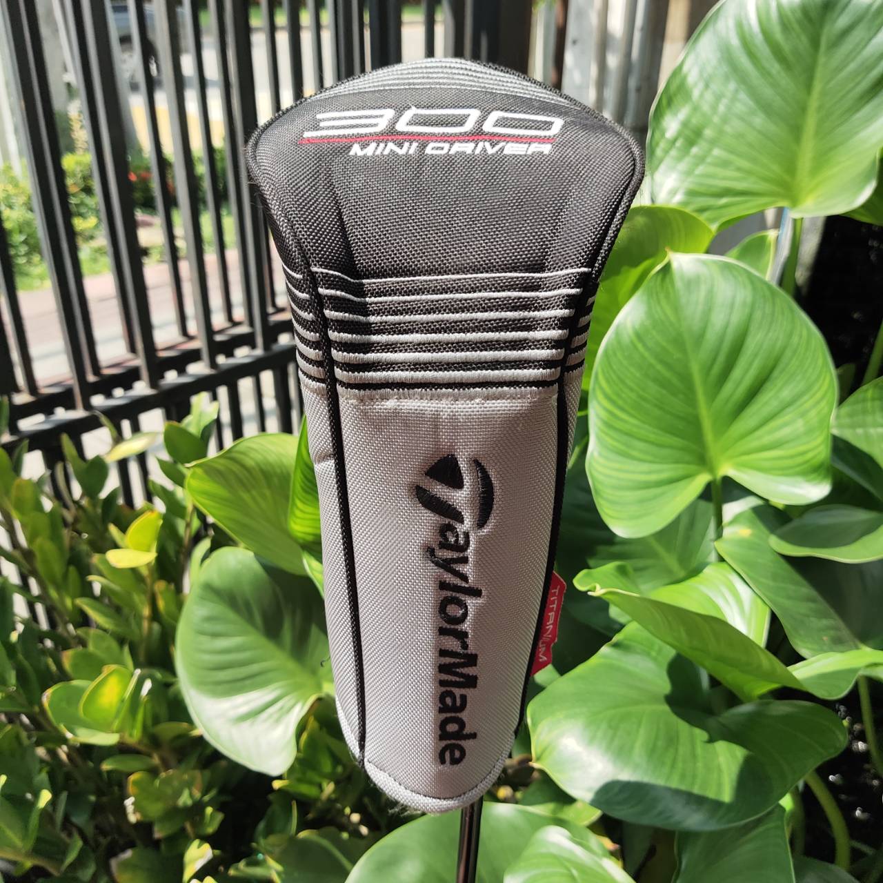 Mini Driver TaylorMade 300 ก้าน mitsubishi kai'li FLEX S ก้านตัวเทพ ตีมันส์มากๆเลยค่ะ เทคโนโลยีใส่มาเต็มคาราเบล twist face - speed pocket กระดองคาร์บอน ตีไกลมากๆ มี COVER แท้ เดิมๆด้วยค่ะ ไม้กอล์ฟพรีเมี่ยมมือสอง ของแท้ By NakaraLuxurious