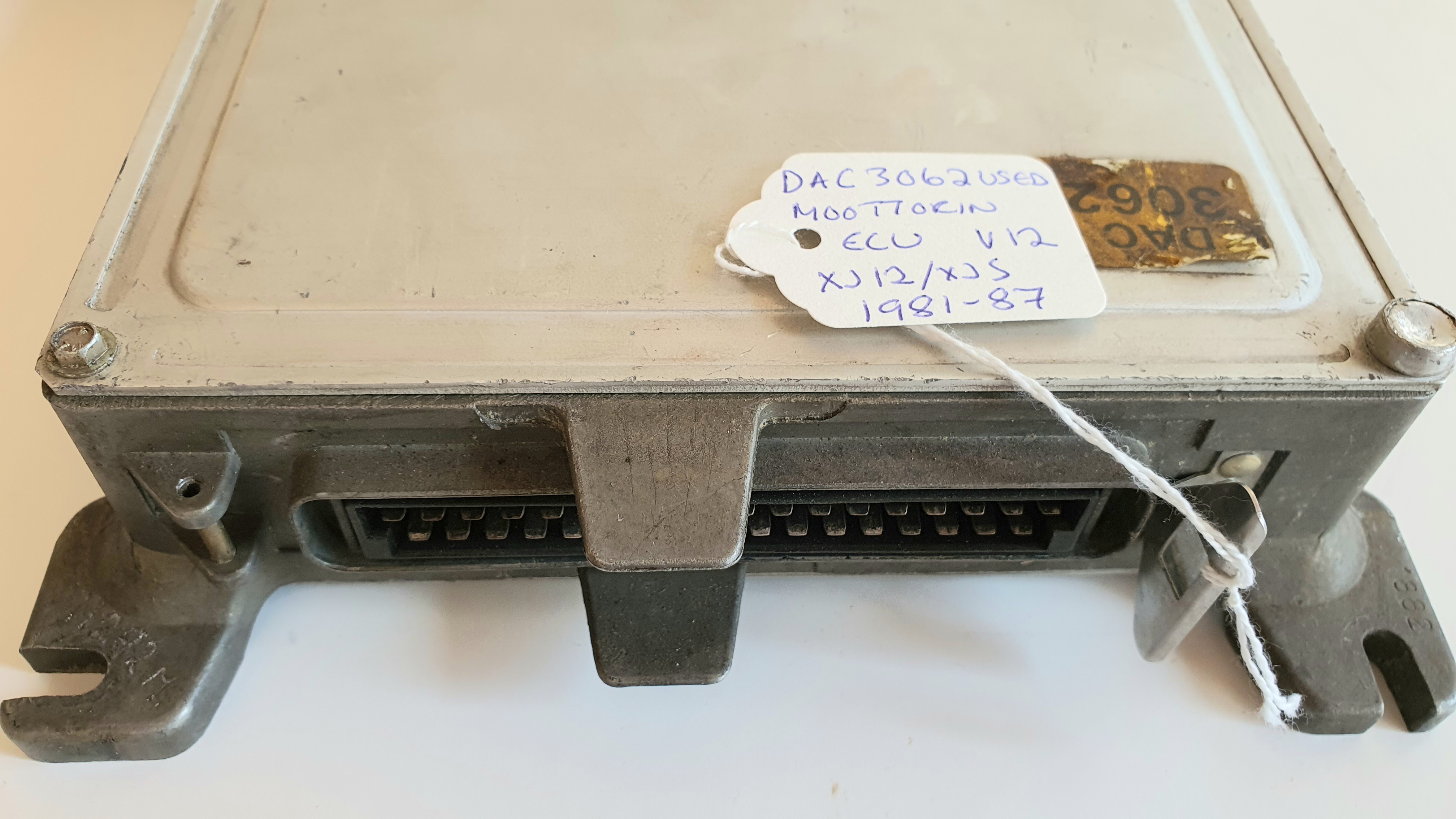 Moottorin ECU XJ12 V12 1981-87, Katalysaattori malli, Käytetty osa =350e