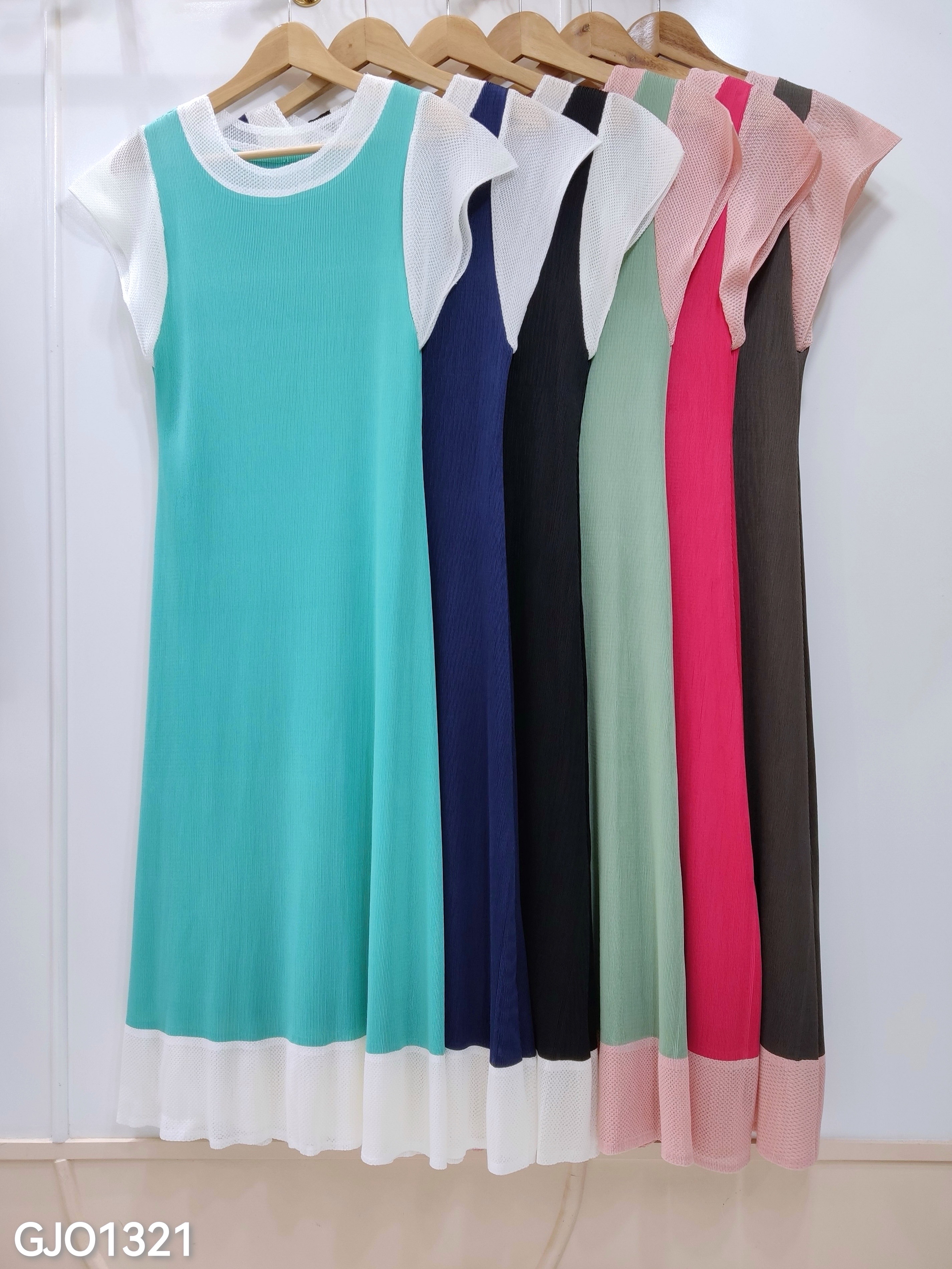 ปรับราคาลง20%!! 2MUAY รุ่น GJO1321 เดรสพลีทคุณภาพ TWO TONE SHORT SLEEVE PLEATED DRESS 6 สี FREE SIZE