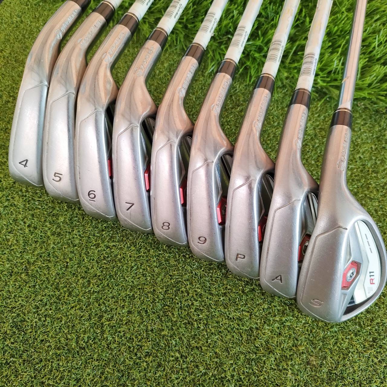 ชุดเหล็ก TAYLORMADE R11 มีเหล็ก 4 - PW AW SW สภาพสวยเลยครับ ตีดี ตีง่าย ตีไกลครับ สวยๆนานๆเข้ามา
