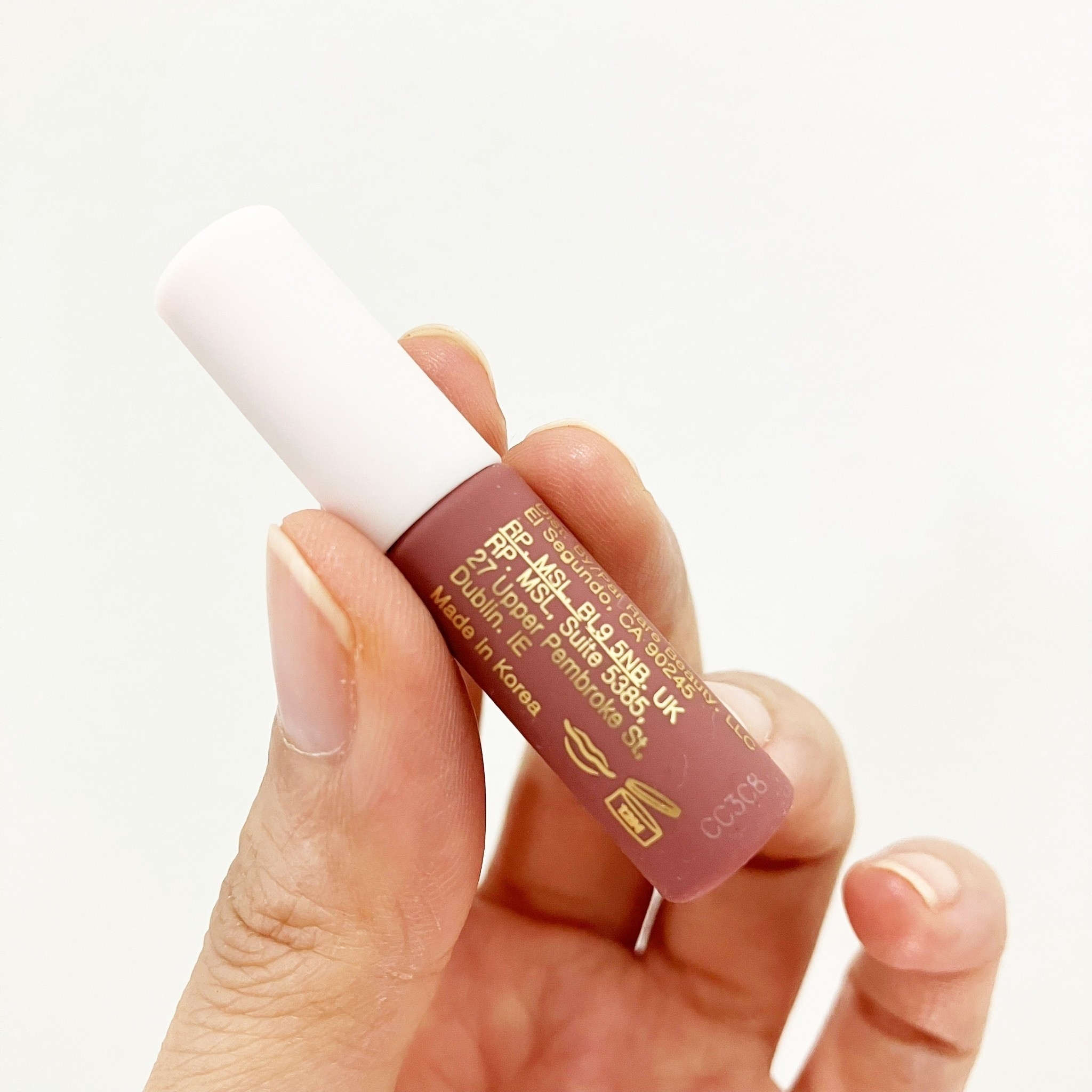 RARE BEAUTY Lip Souffle Matte Lip Cream ขนาดทดลอง 0.96ml Courage ลิปครีมเนื้อบางเบาแบบวิป